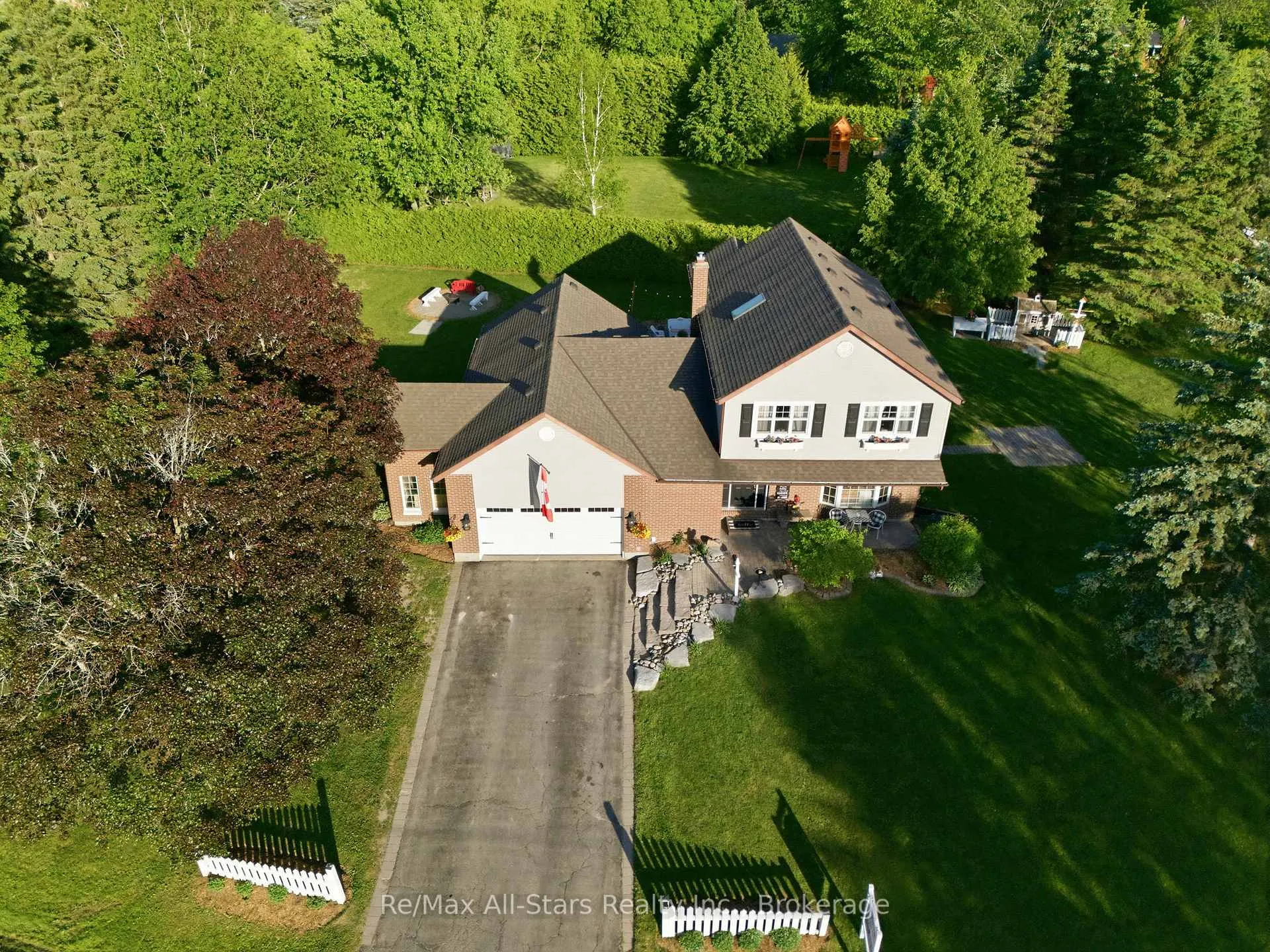 Photo 5 of 4 Circle Drive, Scugog, Port Perry — HOMEH