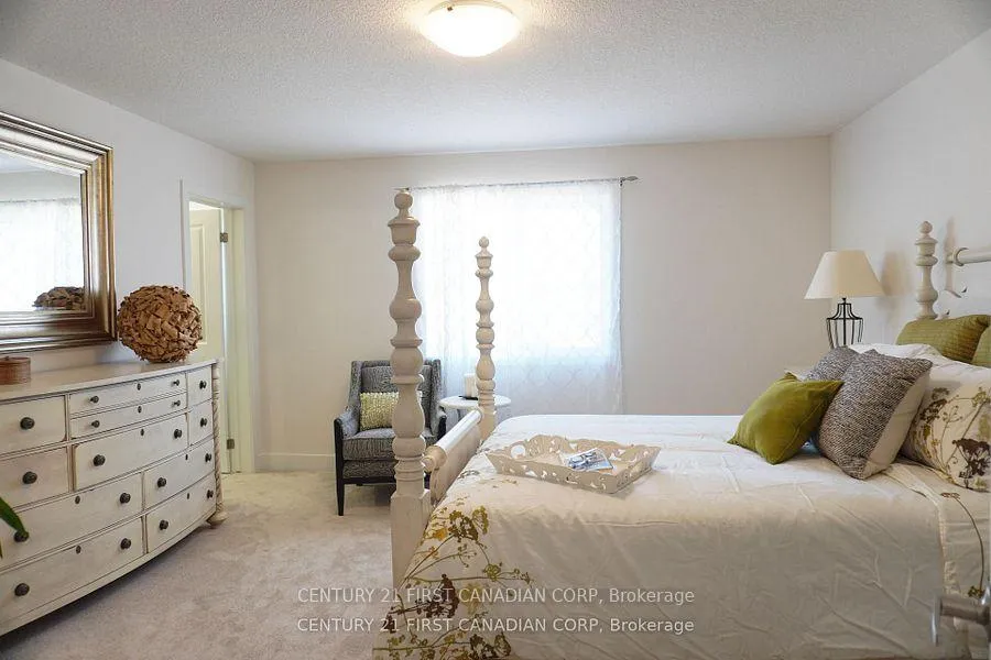 Photo 4 of 522 Gatestone Road, London, South U — HOMEH