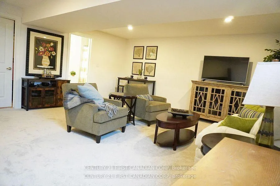 Photo 11 of 522 Gatestone Road, London, South U — HOMEH