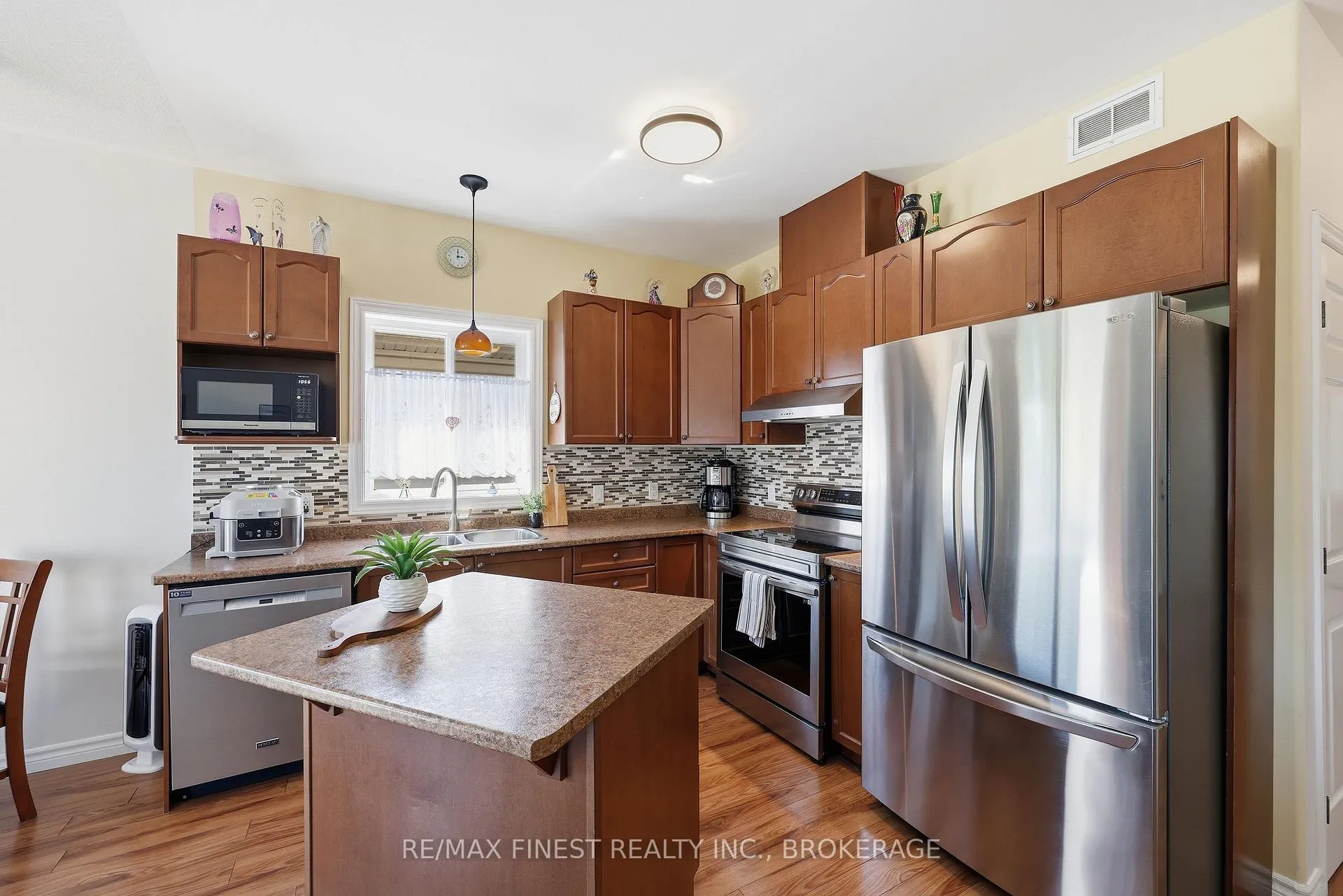 Photo 7 of 123 Connell Drive, Loyalist, Amherstview — HOMEH