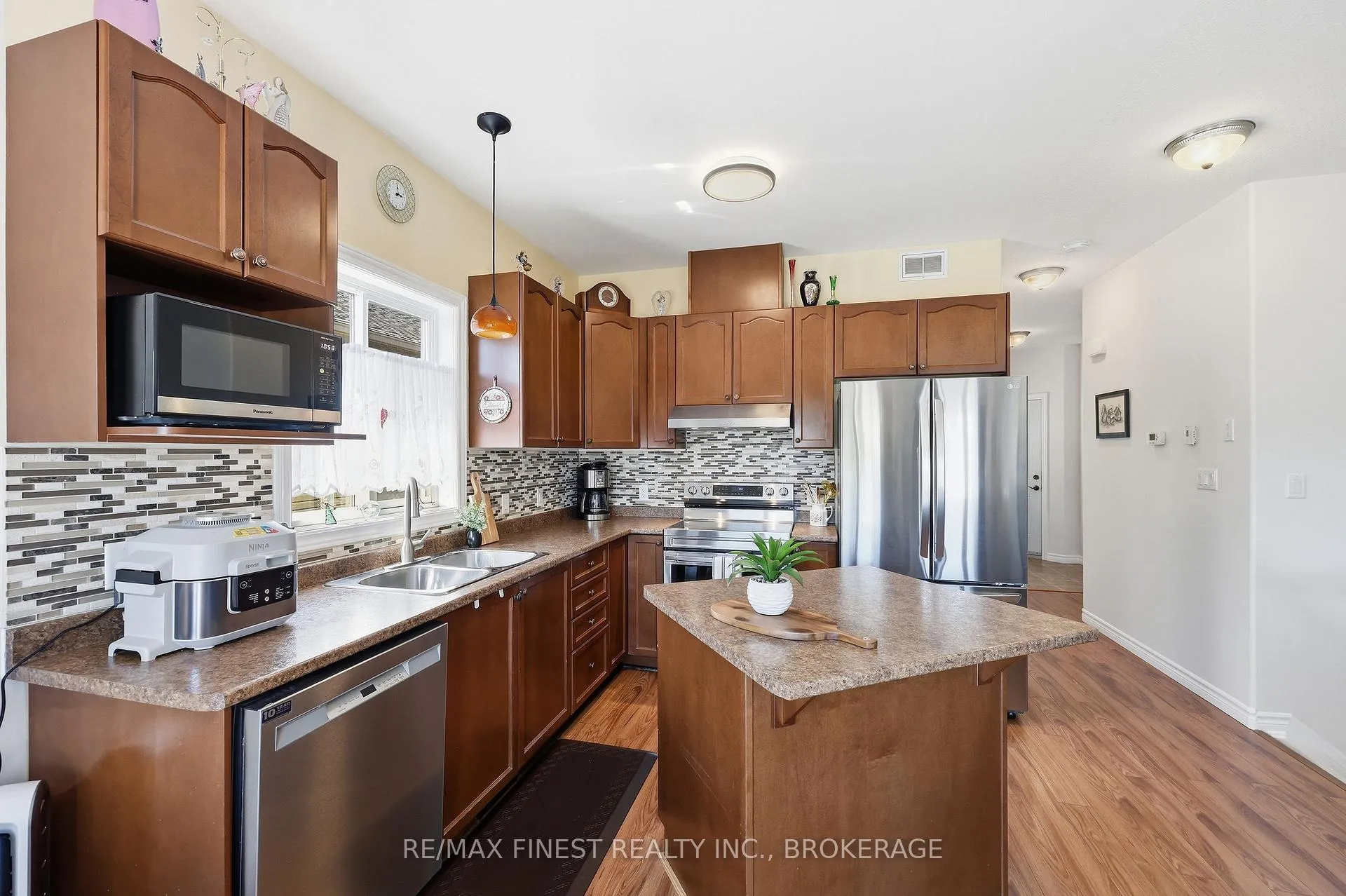 Photo 8 of 123 Connell Drive, Loyalist, Amherstview — HOMEH