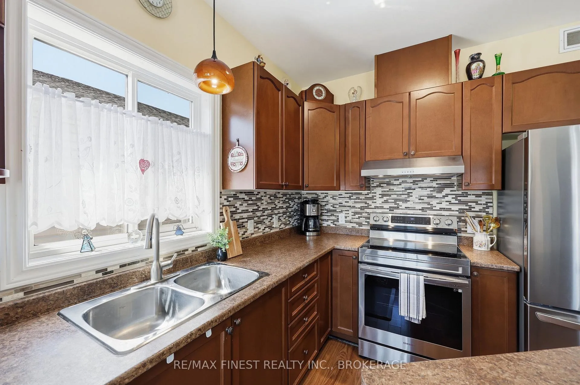 Photo 9 of 123 Connell Drive, Loyalist, Amherstview — HOMEH