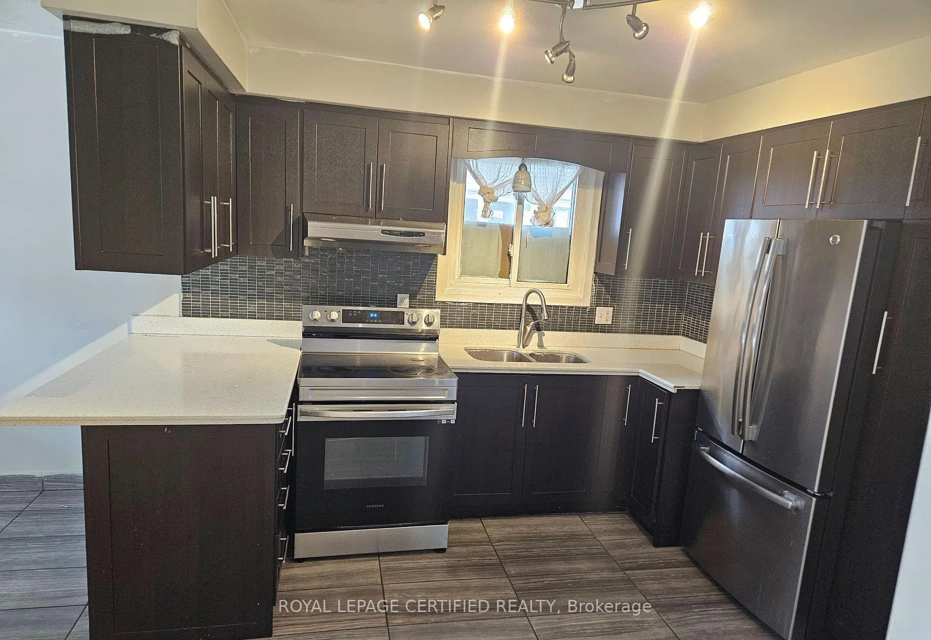 Photo 6 of 290 Balmoral Avenue N, Hamilton, Crown Point — HOMEH