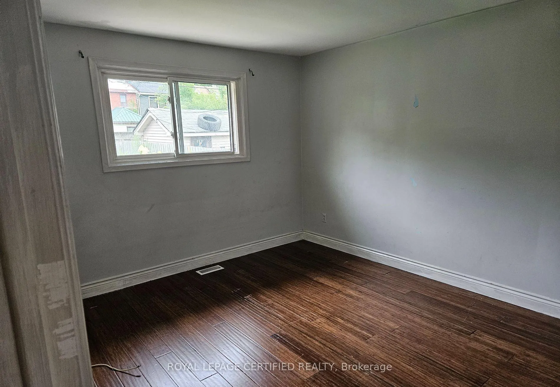 Photo 11 of 290 Balmoral Avenue N, Hamilton, Crown Point — HOMEH