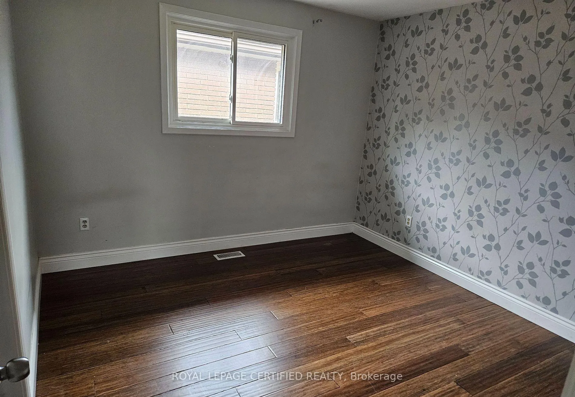 Photo 13 of 290 Balmoral Avenue N, Hamilton, Crown Point — HOMEH