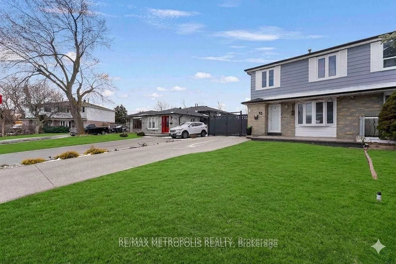 Photo 2 of 42 Gulliver Crescent, Brampton, Northgate — HOMEH