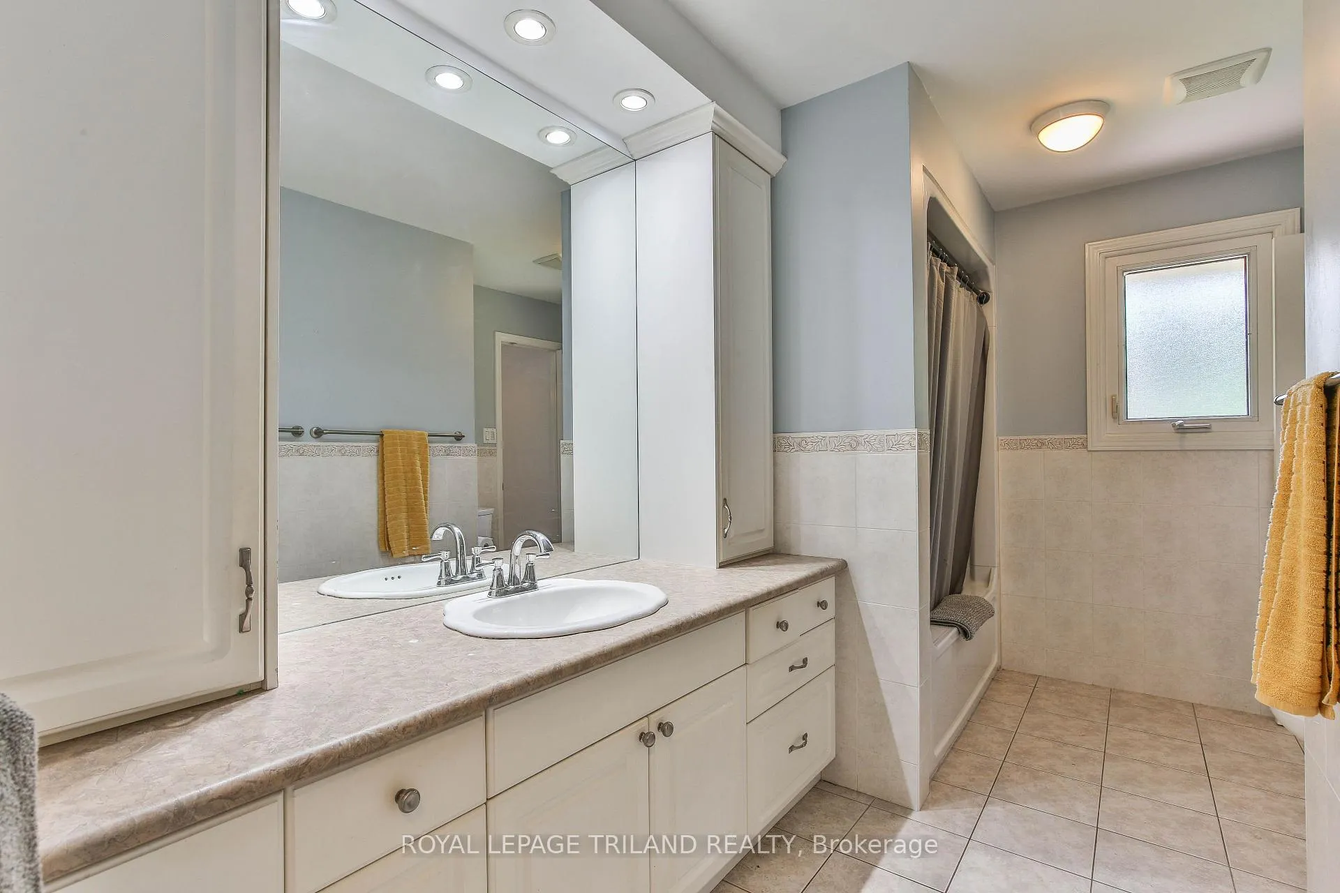 Photo 18 of 22 York Street, Middlesex Centre, Delaware Town — HOMEH