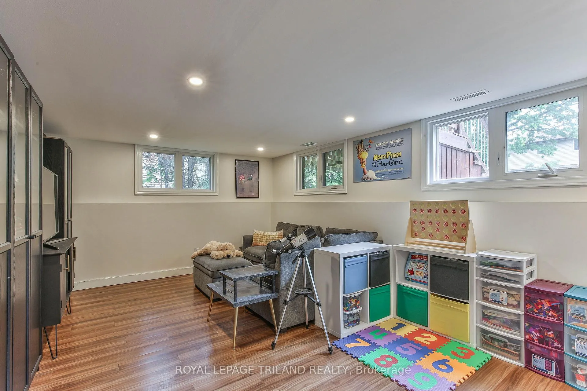 Photo 23 of 22 York Street, Middlesex Centre, Delaware Town — HOMEH