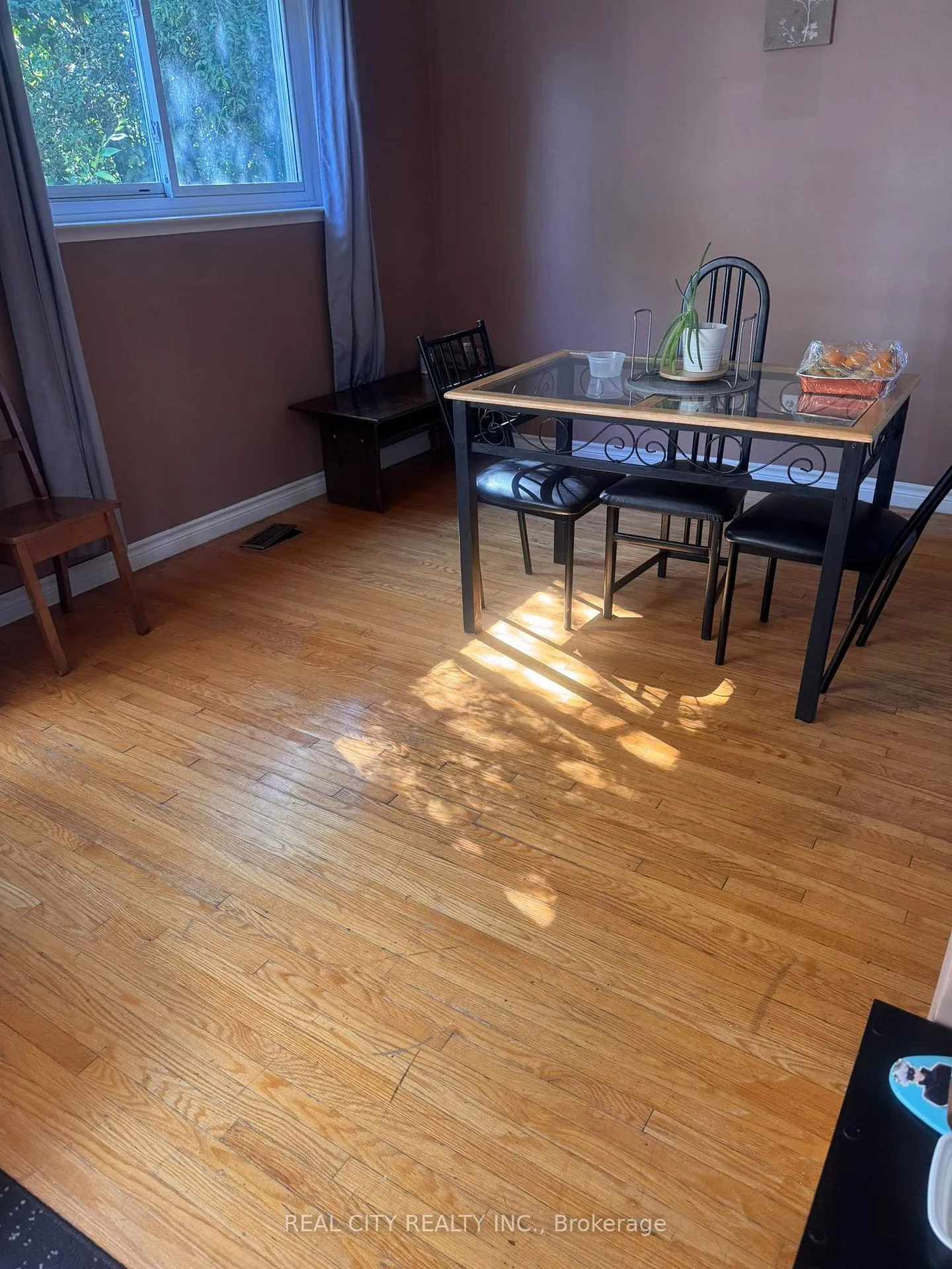 Photo 4 of 2290 Delkus Crescent, Mississauga, Cooksville — HOMEH