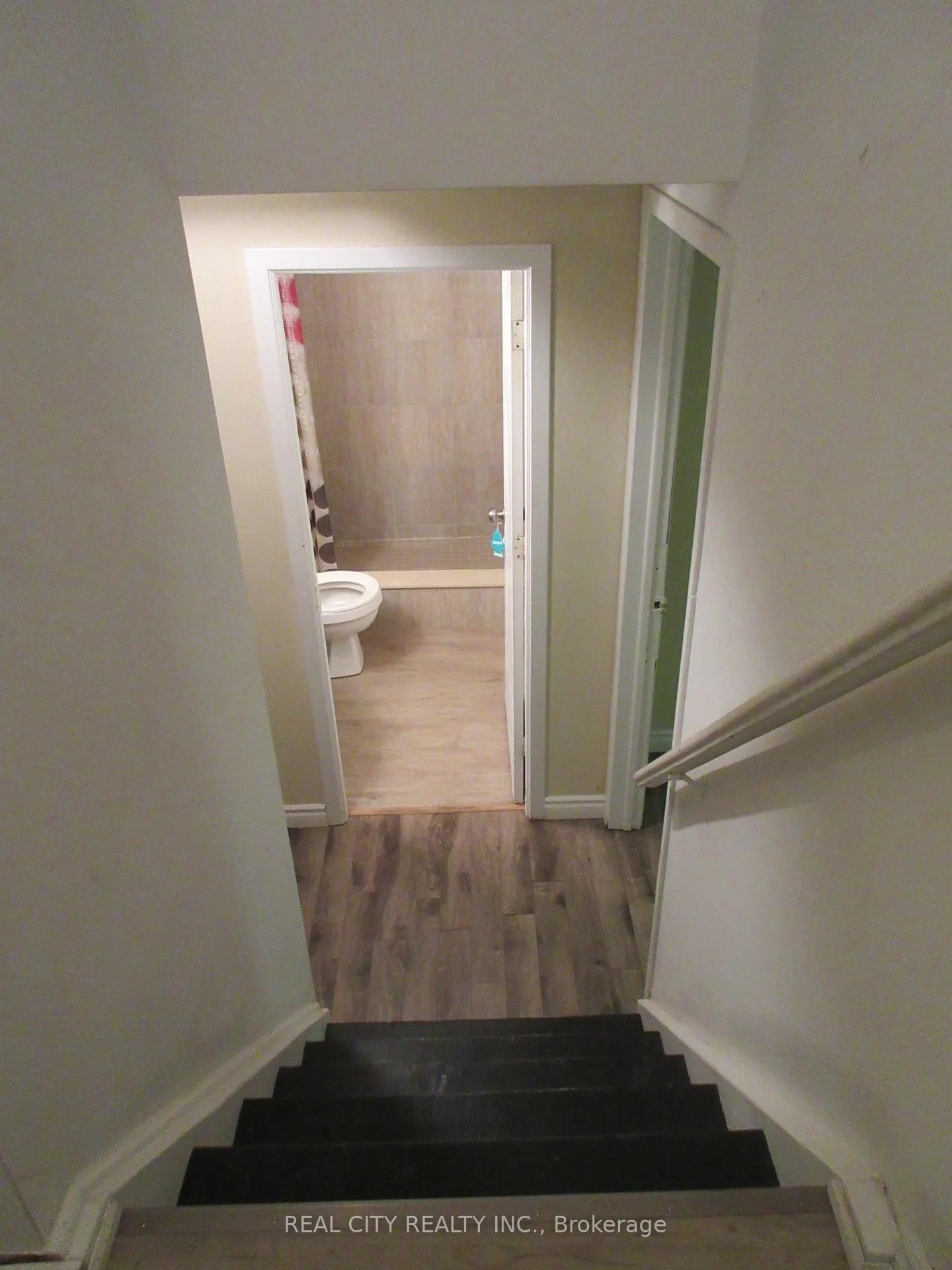 Photo 8 of 2290 Delkus Crescent, Mississauga, Cooksville — HOMEH