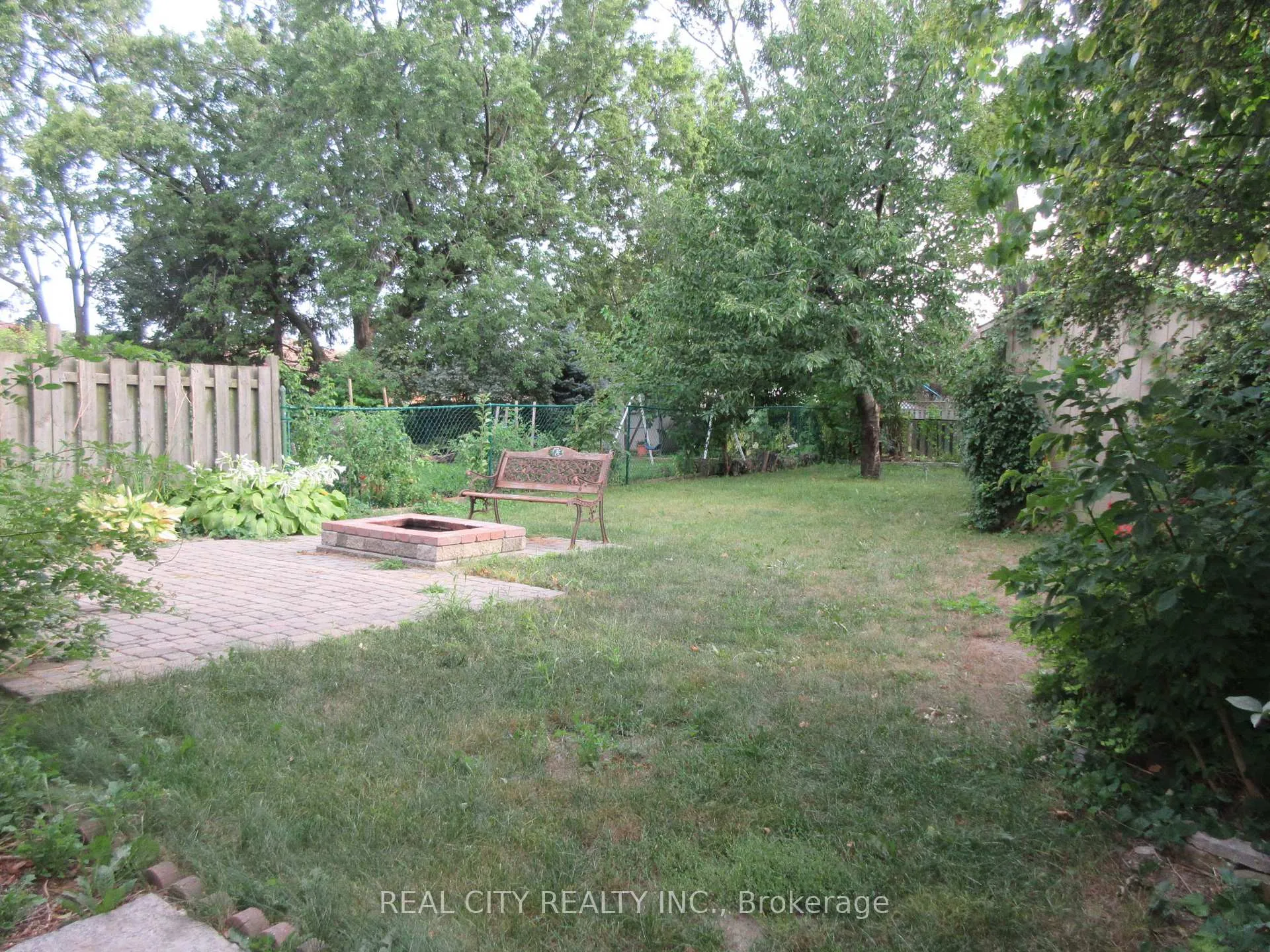 Photo 13 of 2290 Delkus Crescent, Mississauga, Cooksville — HOMEH