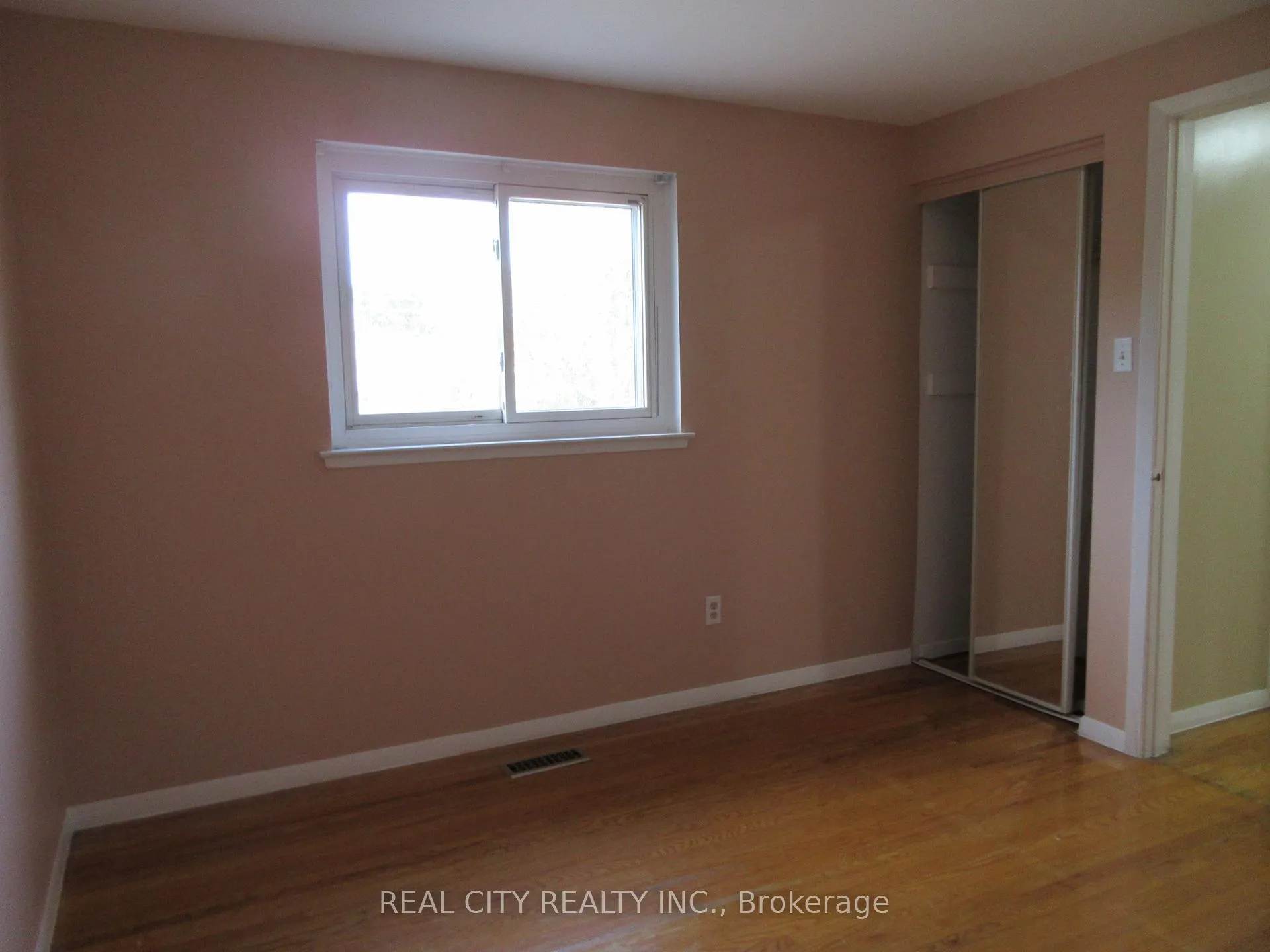 Photo 16 of 2290 Delkus Crescent, Mississauga, Cooksville — HOMEH