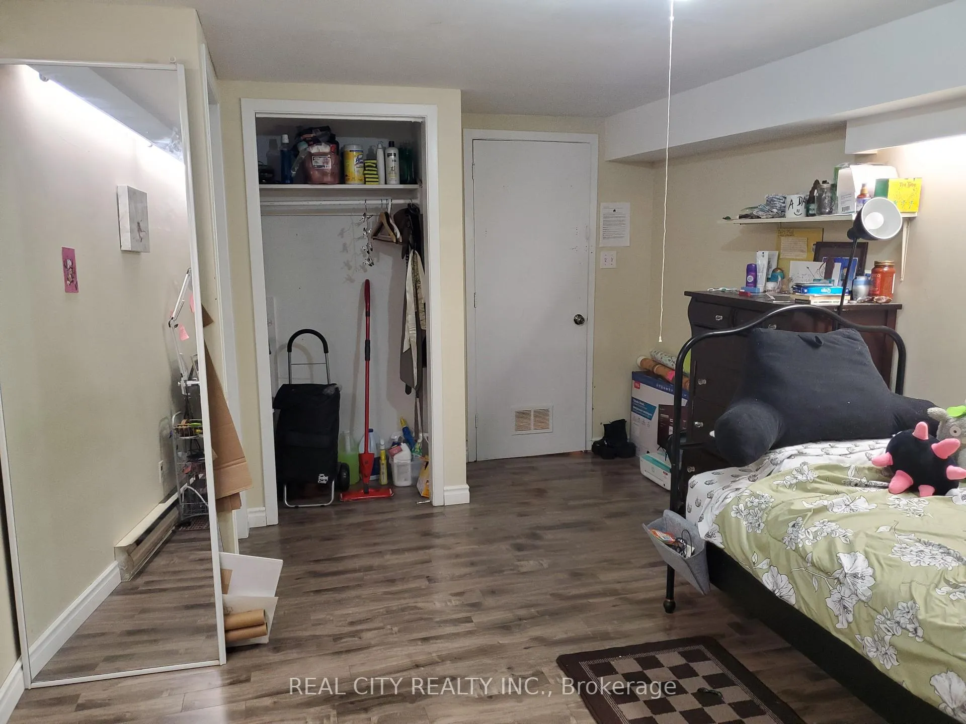 Photo 28 of 2290 Delkus Crescent, Mississauga, Cooksville — HOMEH