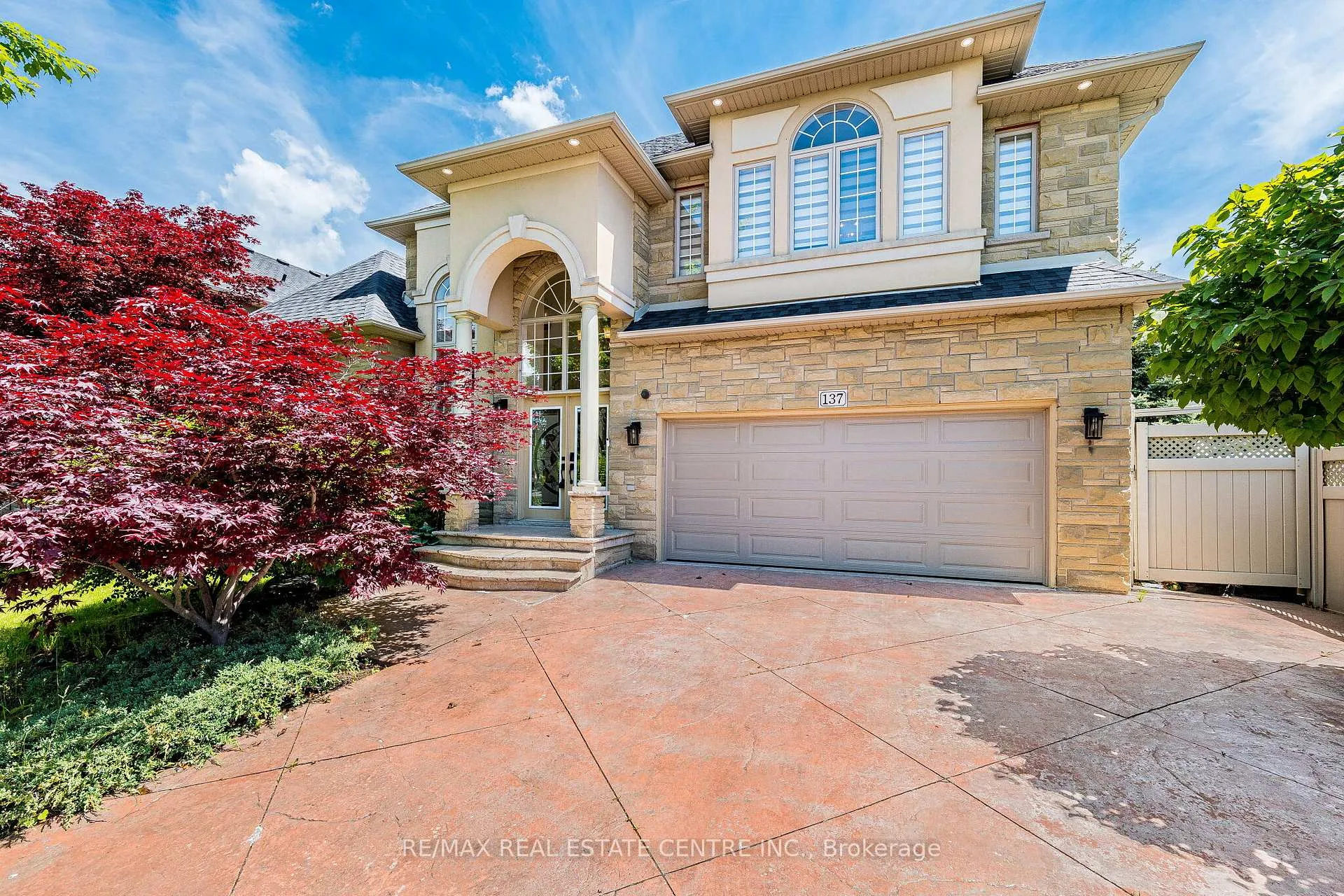Front of 137 Cloverleaf Drive