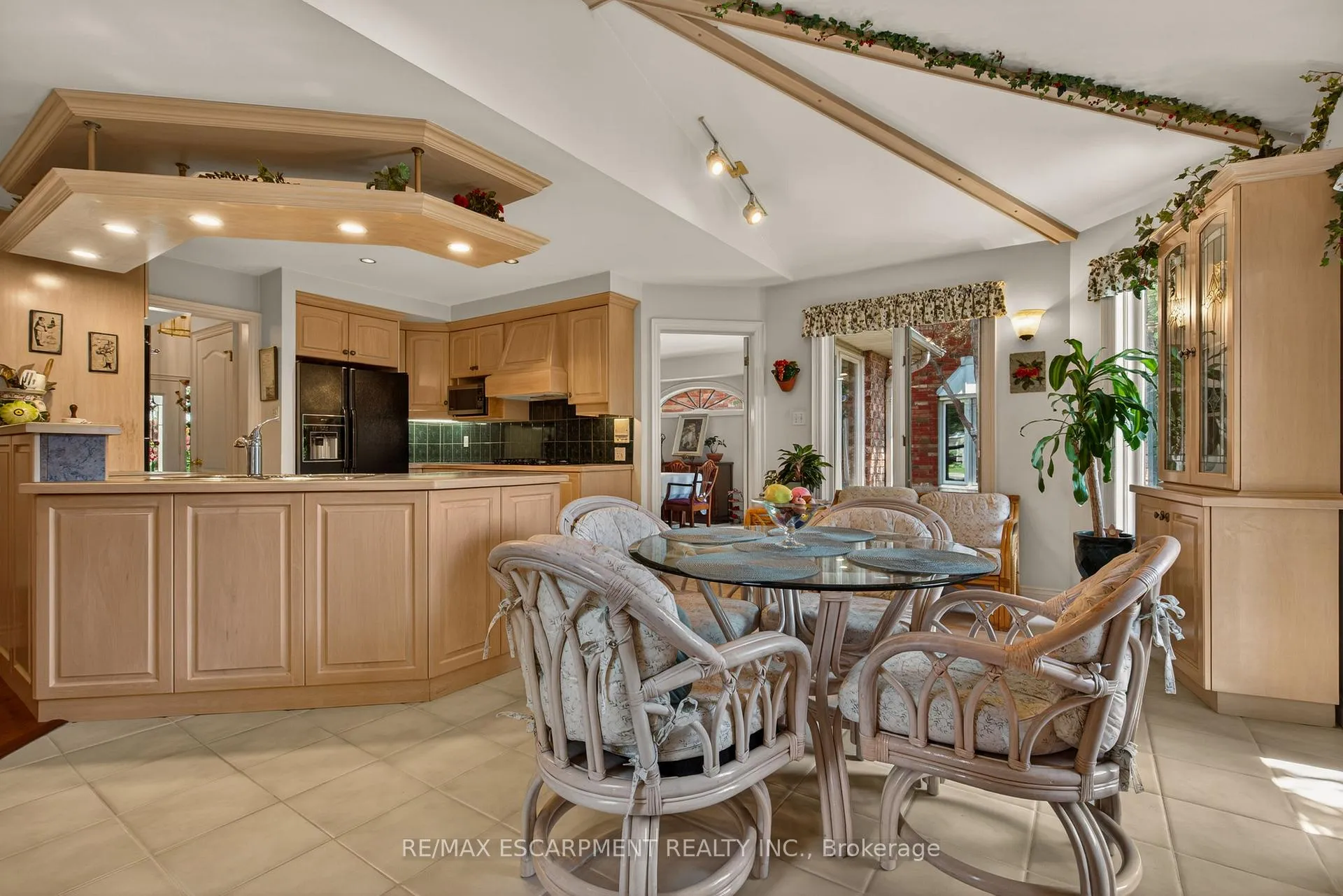 Photo 13 of 21 Fern Avenue, Hamilton, Waterdown — HOMEH