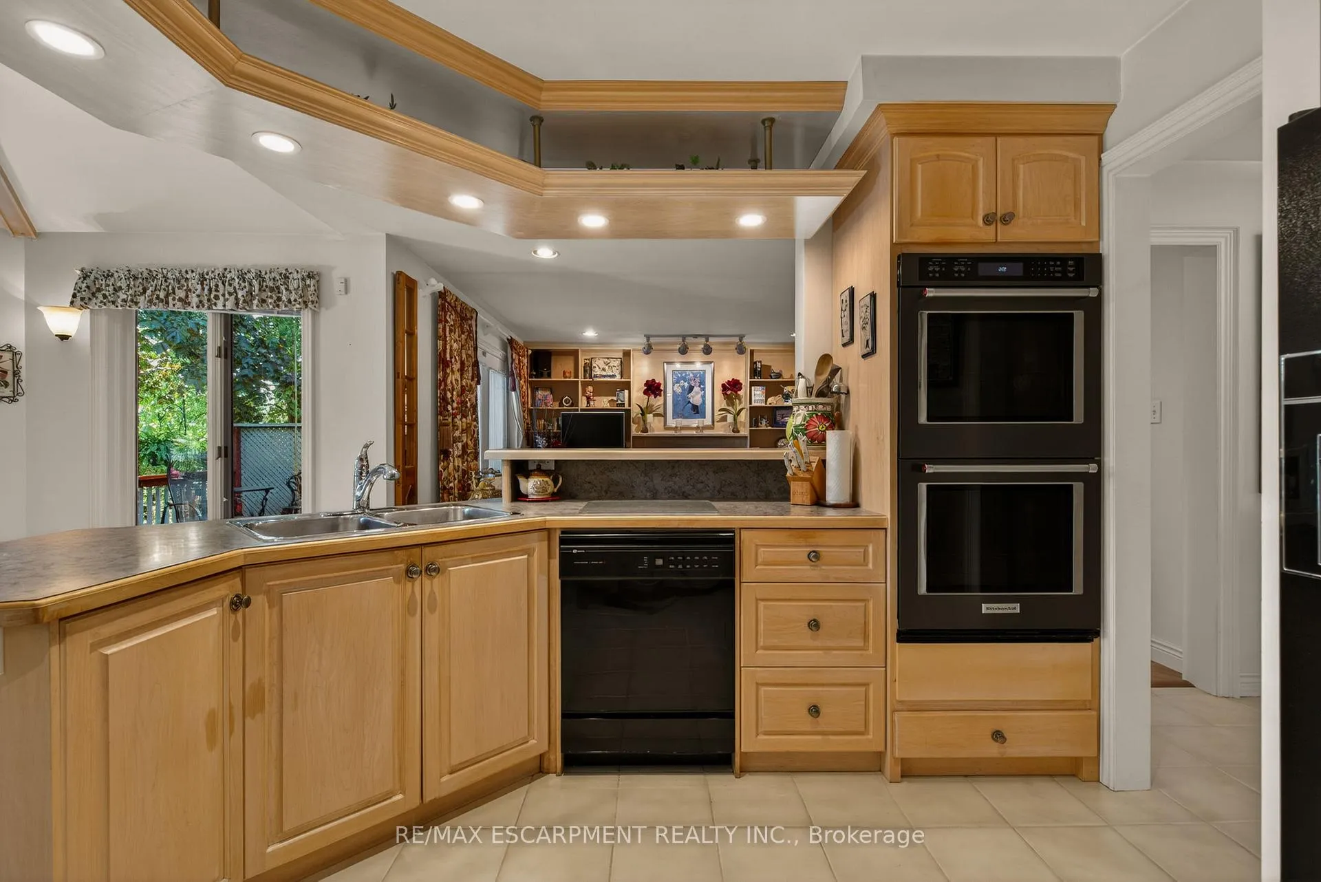 Photo 14 of 21 Fern Avenue, Hamilton, Waterdown — HOMEH