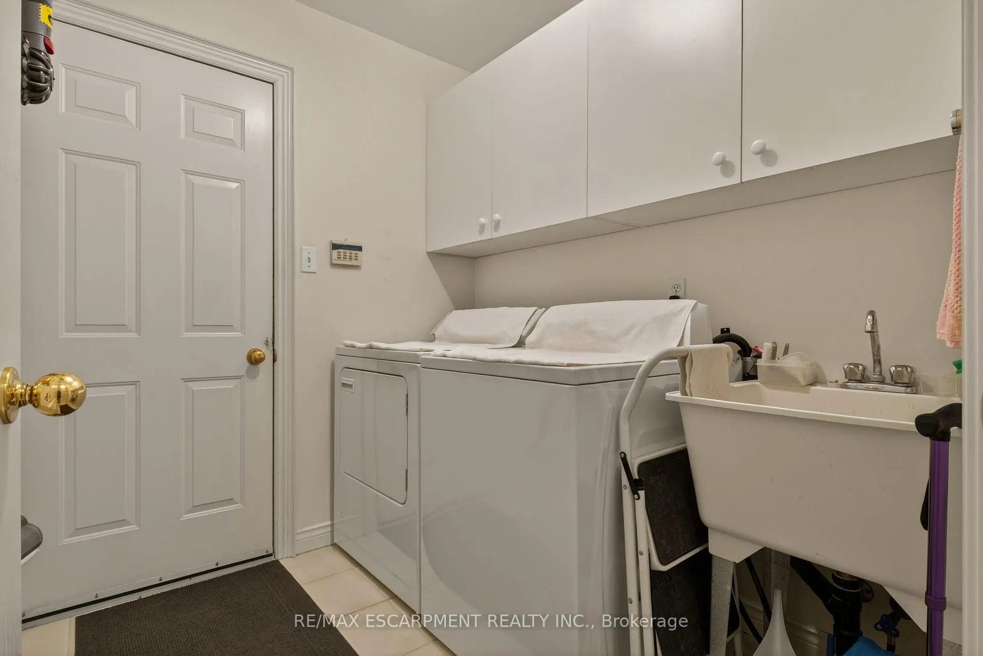 Photo 19 of 21 Fern Avenue, Hamilton, Waterdown — HOMEH