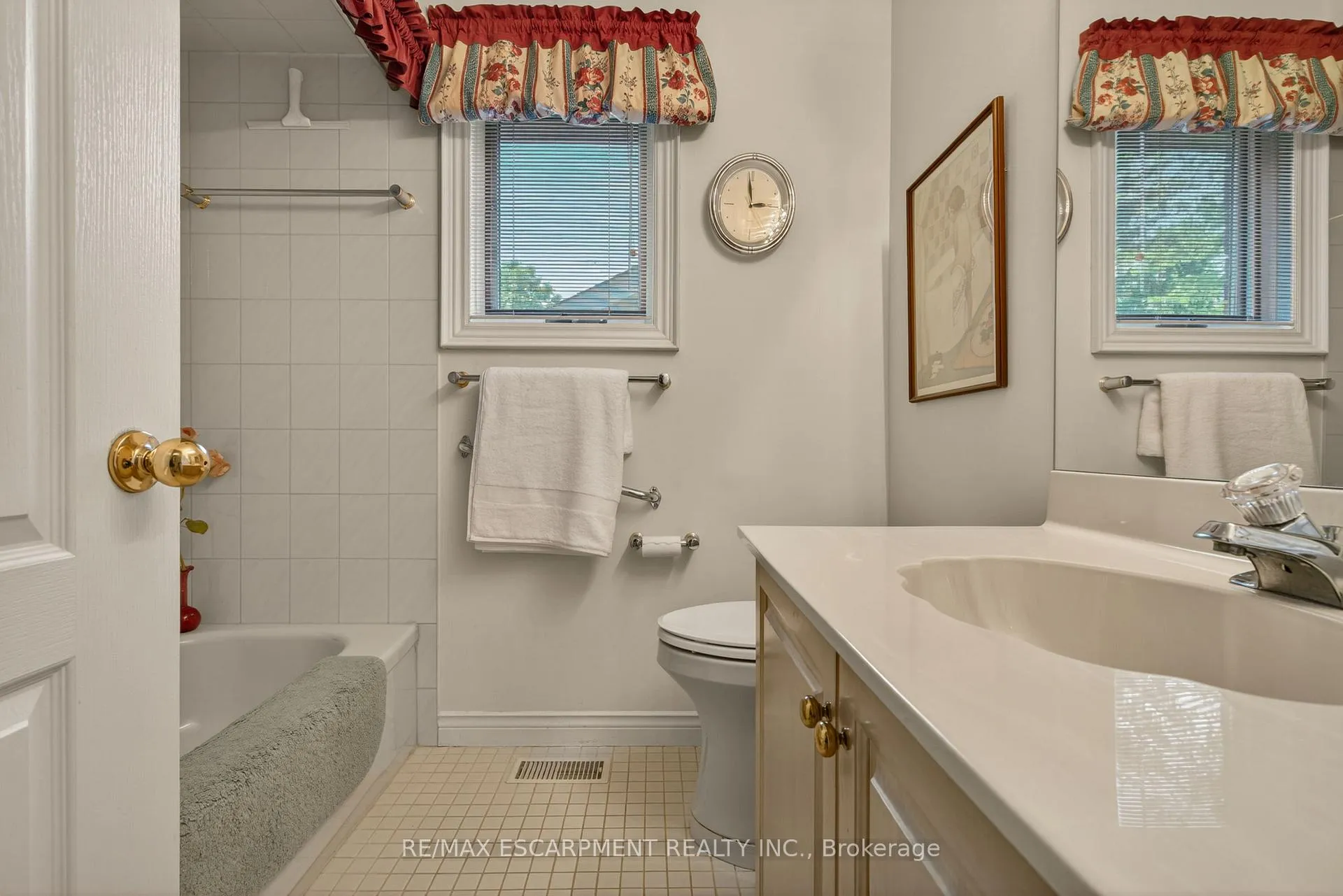 Photo 27 of 21 Fern Avenue, Hamilton, Waterdown — HOMEH