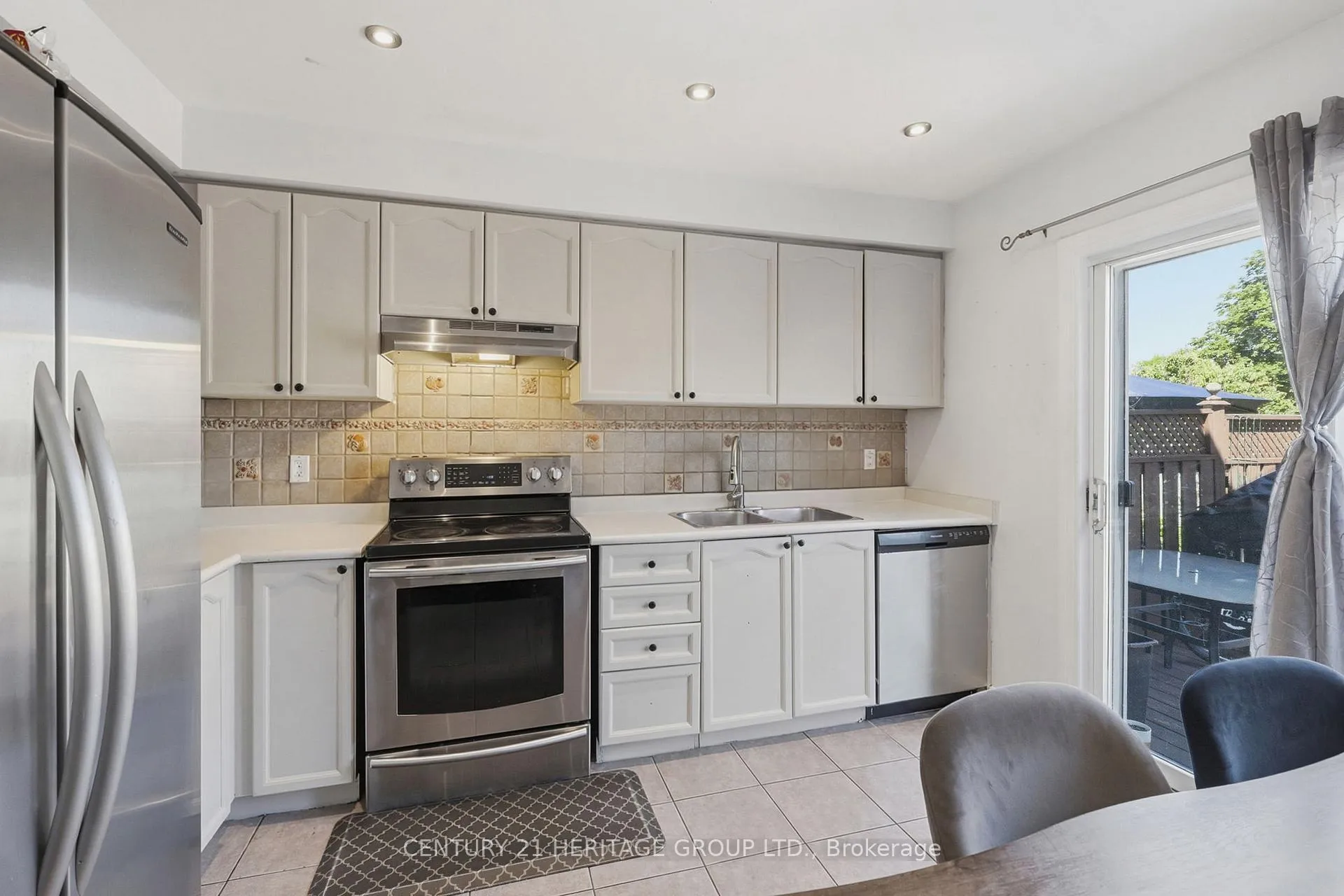 Photo 7 of 8 Caruso Drive, Brampton, Fletcher's West — HOMEH