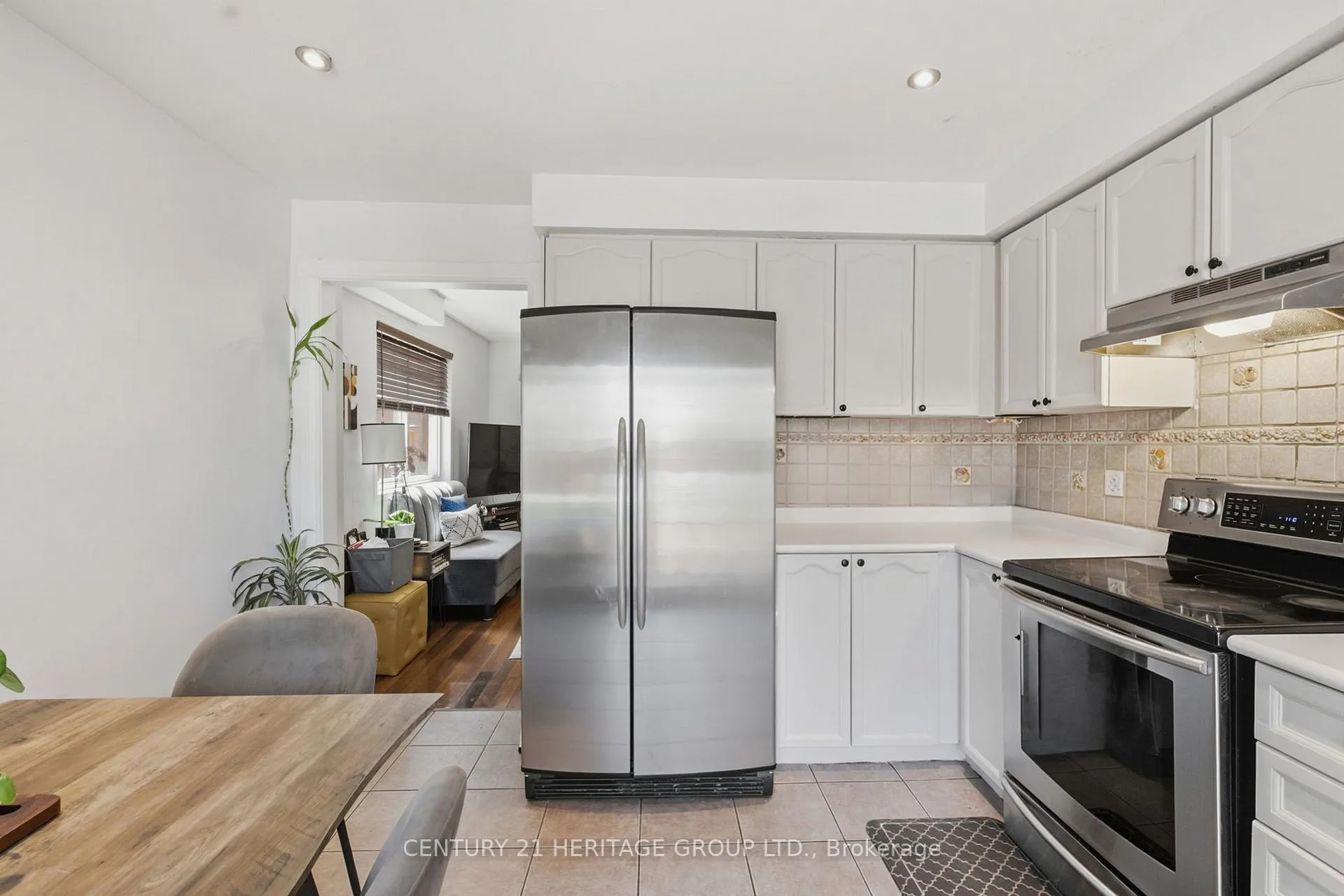 Photo 9 of 8 Caruso Drive, Brampton, Fletcher's West — HOMEH
