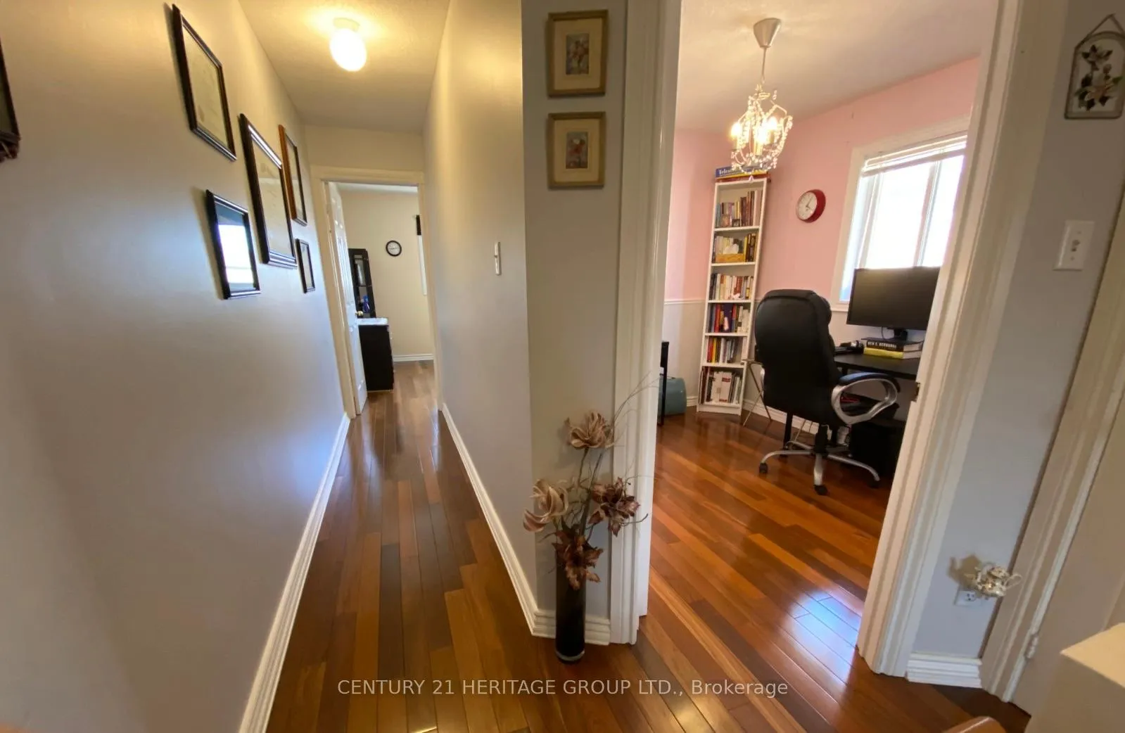 Photo 12 of 8 Caruso Drive, Brampton, Fletcher's West — HOMEH