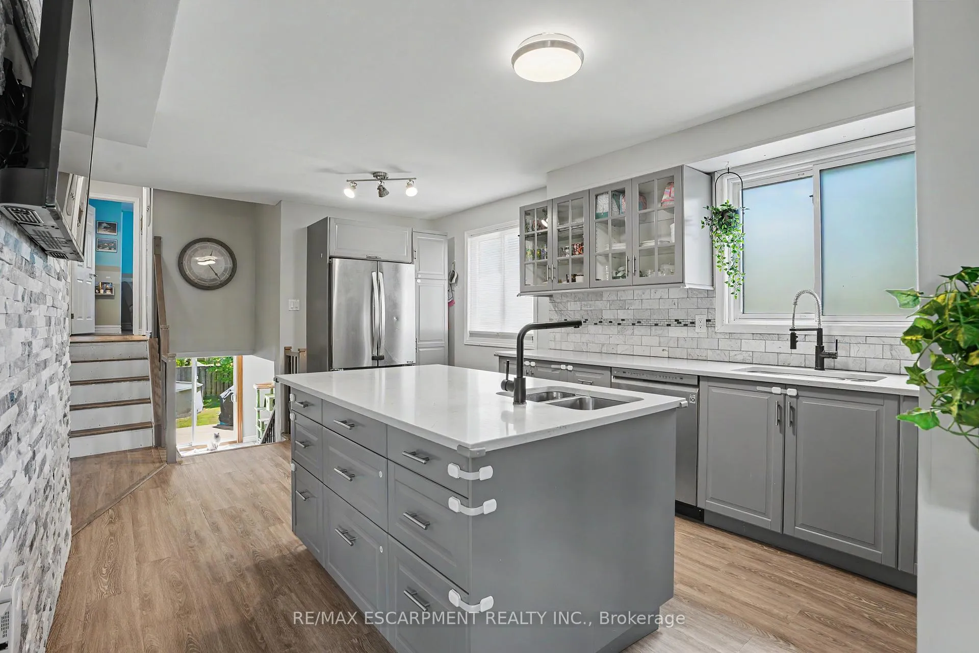 Photo 8 of 7 Rembrandt Drive, Grimsby, Grimsby Beach — HOMEH