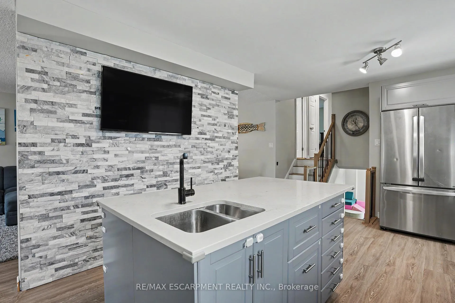 Photo 9 of 7 Rembrandt Drive, Grimsby, Grimsby Beach — HOMEH