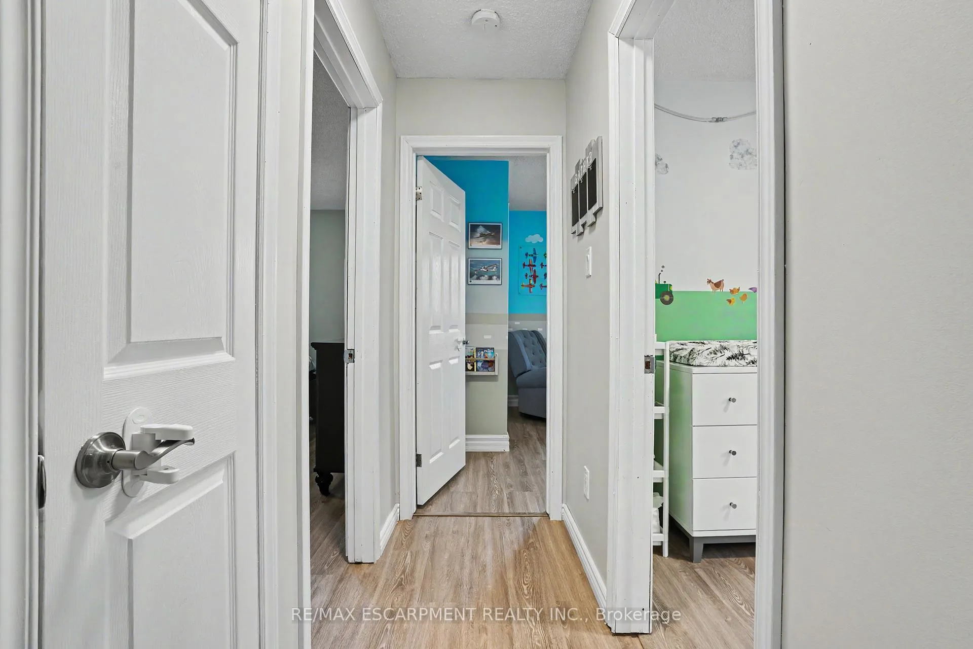 Photo 12 of 7 Rembrandt Drive, Grimsby, Grimsby Beach — HOMEH