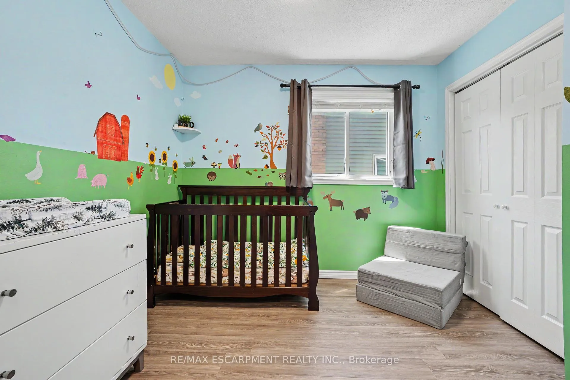 Photo 15 of 7 Rembrandt Drive, Grimsby, Grimsby Beach — HOMEH