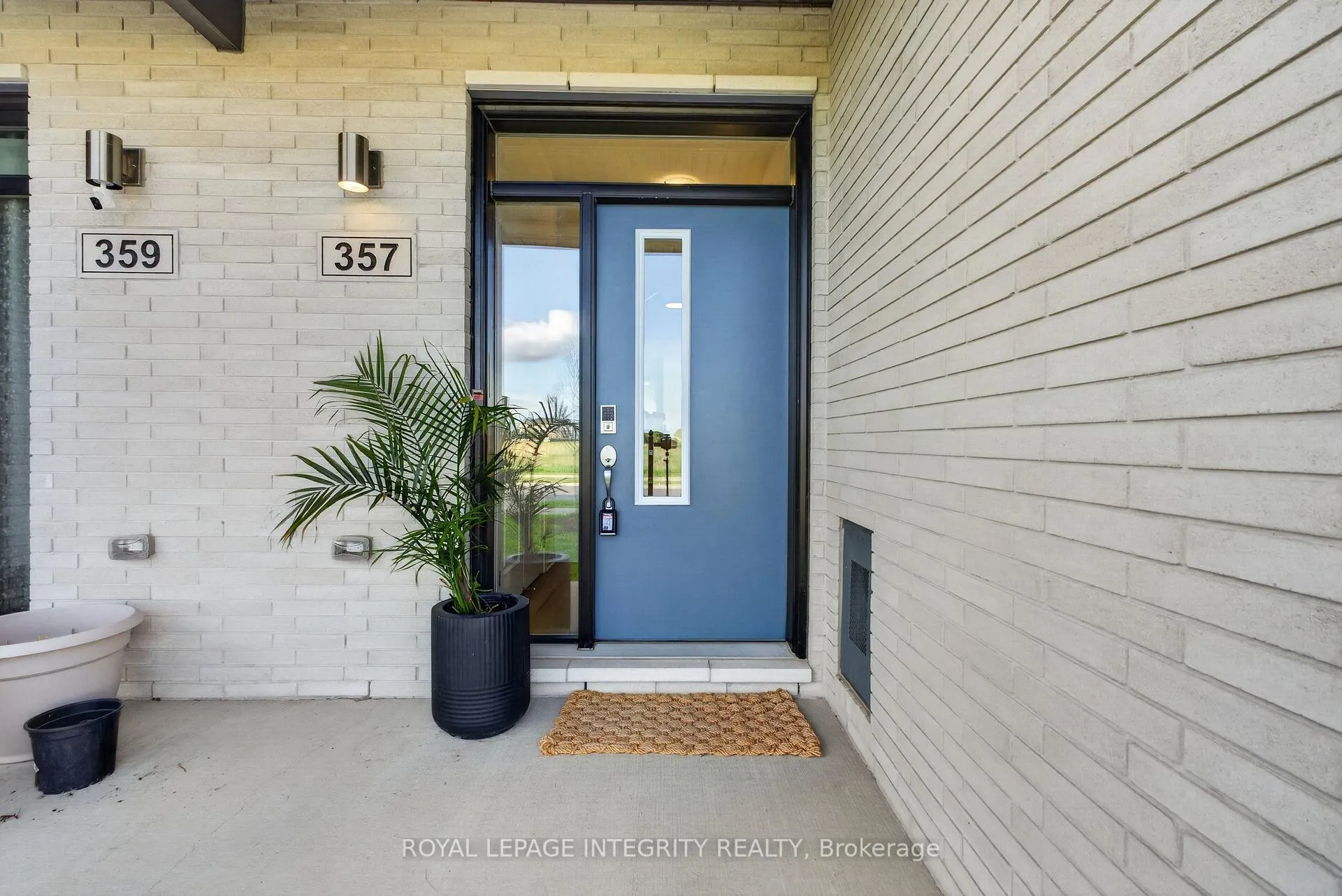Photo 2 of 357 Cope Drive, Ottawa, Kanata - Emerald Meadows/Trailwest — HOMEH