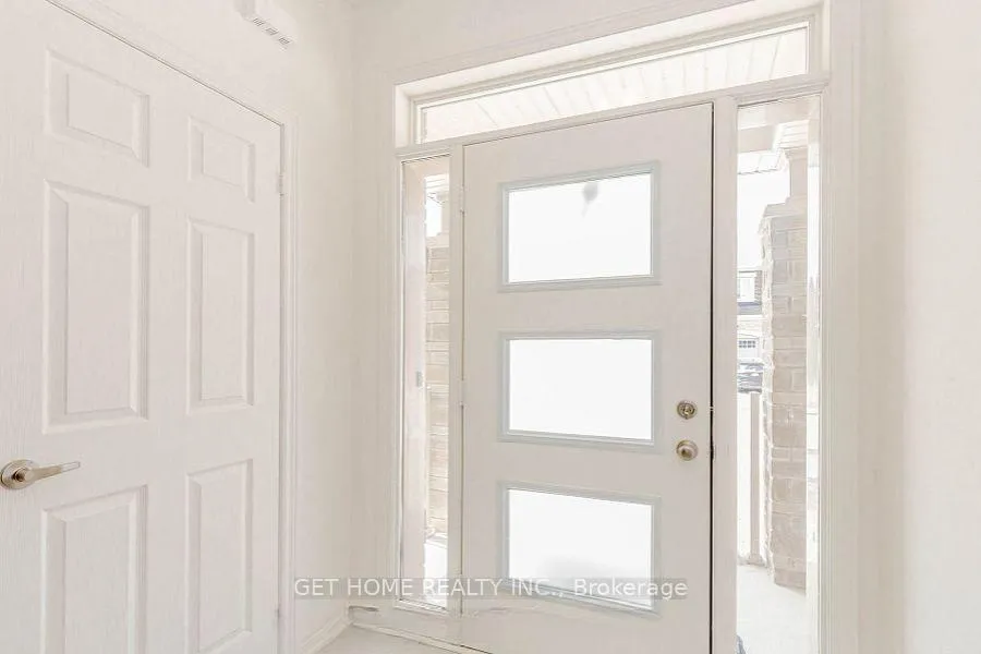 Photo 3 of 20 Silver Meadow Gardens, Hamilton, Waterdown — HOMEH