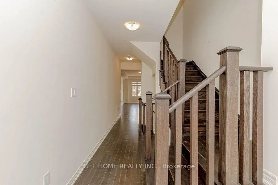 Photo 4 of 20 Silver Meadow Gardens, Hamilton, Waterdown — HOMEH