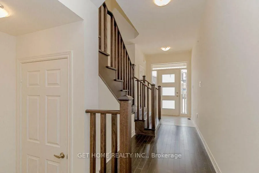 Photo 5 of 20 Silver Meadow Gardens, Hamilton, Waterdown — HOMEH