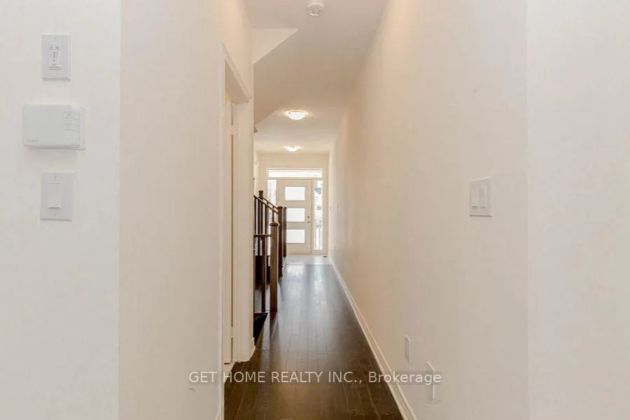 Photo 6 of 20 Silver Meadow Gardens, Hamilton, Waterdown — HOMEH