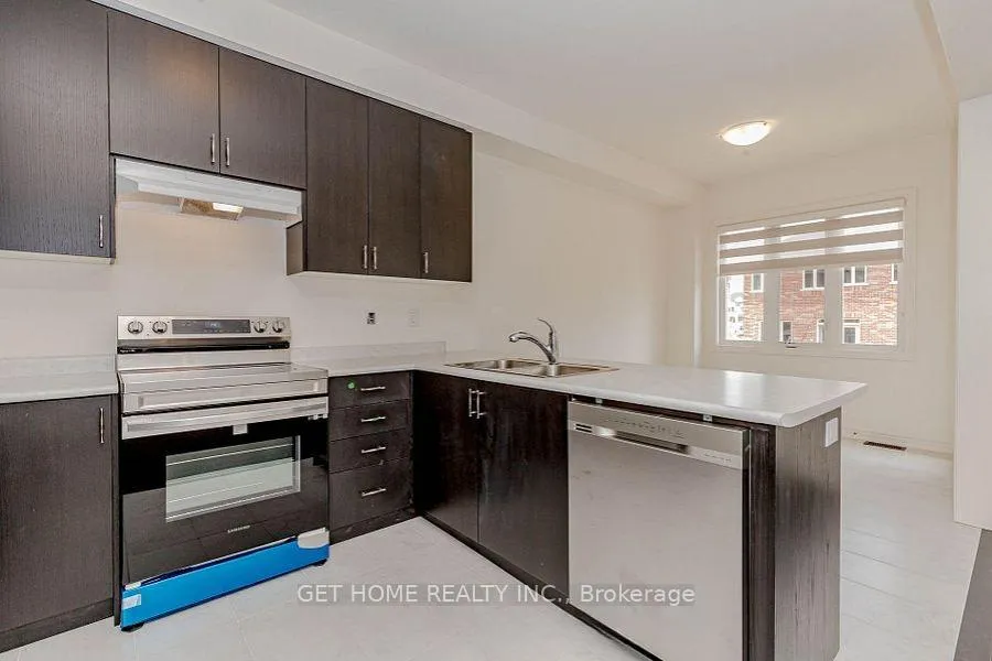 Photo 12 of 20 Silver Meadow Gardens, Hamilton, Waterdown — HOMEH
