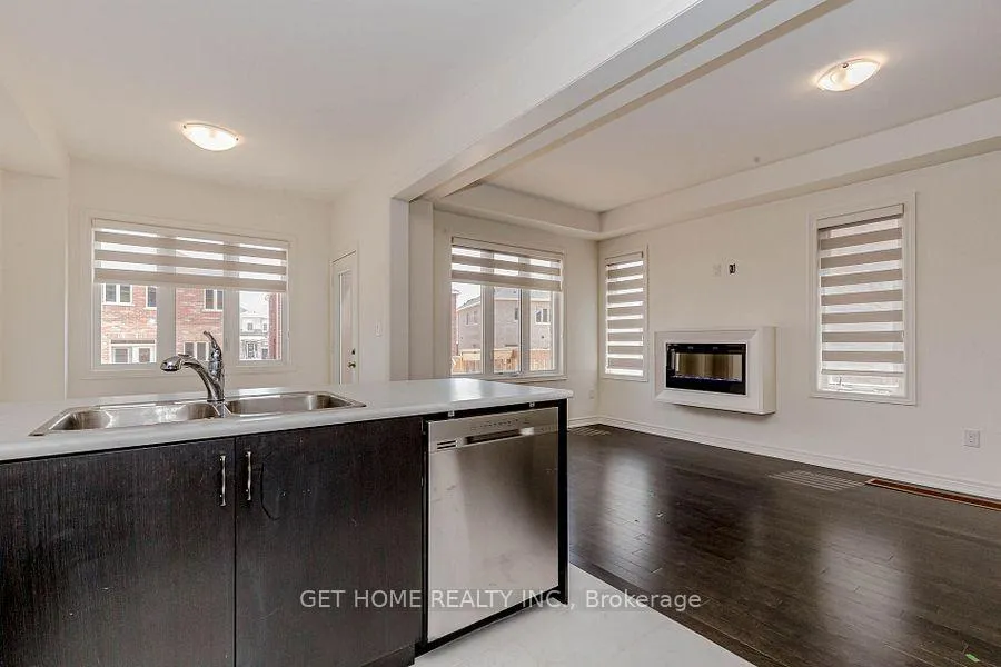 Photo 13 of 20 Silver Meadow Gardens, Hamilton, Waterdown — HOMEH