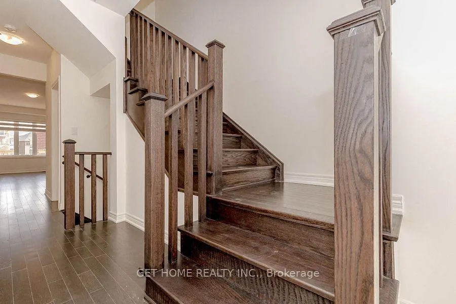 Photo 17 of 20 Silver Meadow Gardens, Hamilton, Waterdown — HOMEH