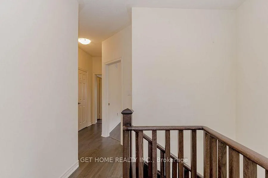 Photo 18 of 20 Silver Meadow Gardens, Hamilton, Waterdown — HOMEH