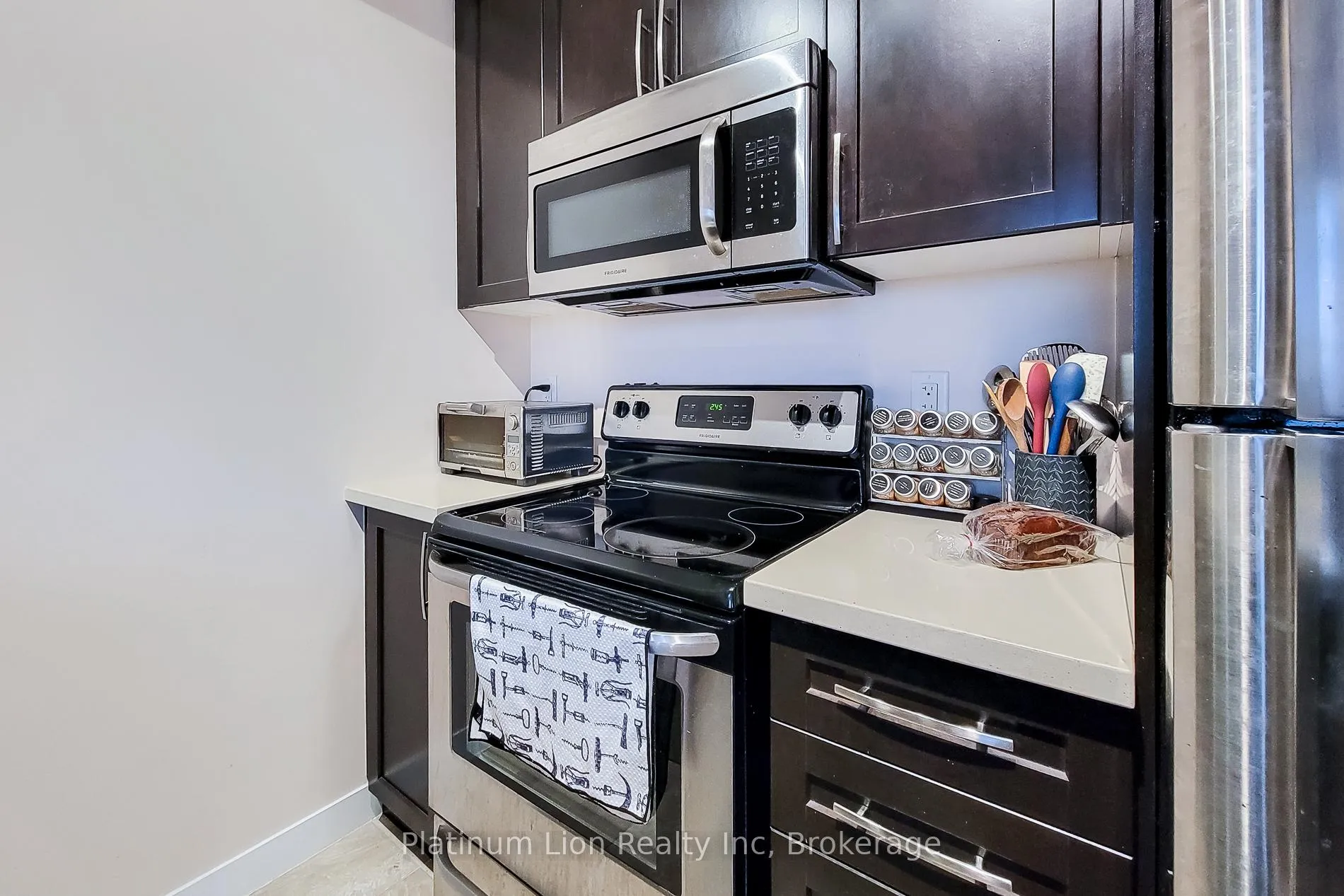 Photo 6 of Unit 703, 85 Robinson Street, Hamilton, Durand — HOMEH