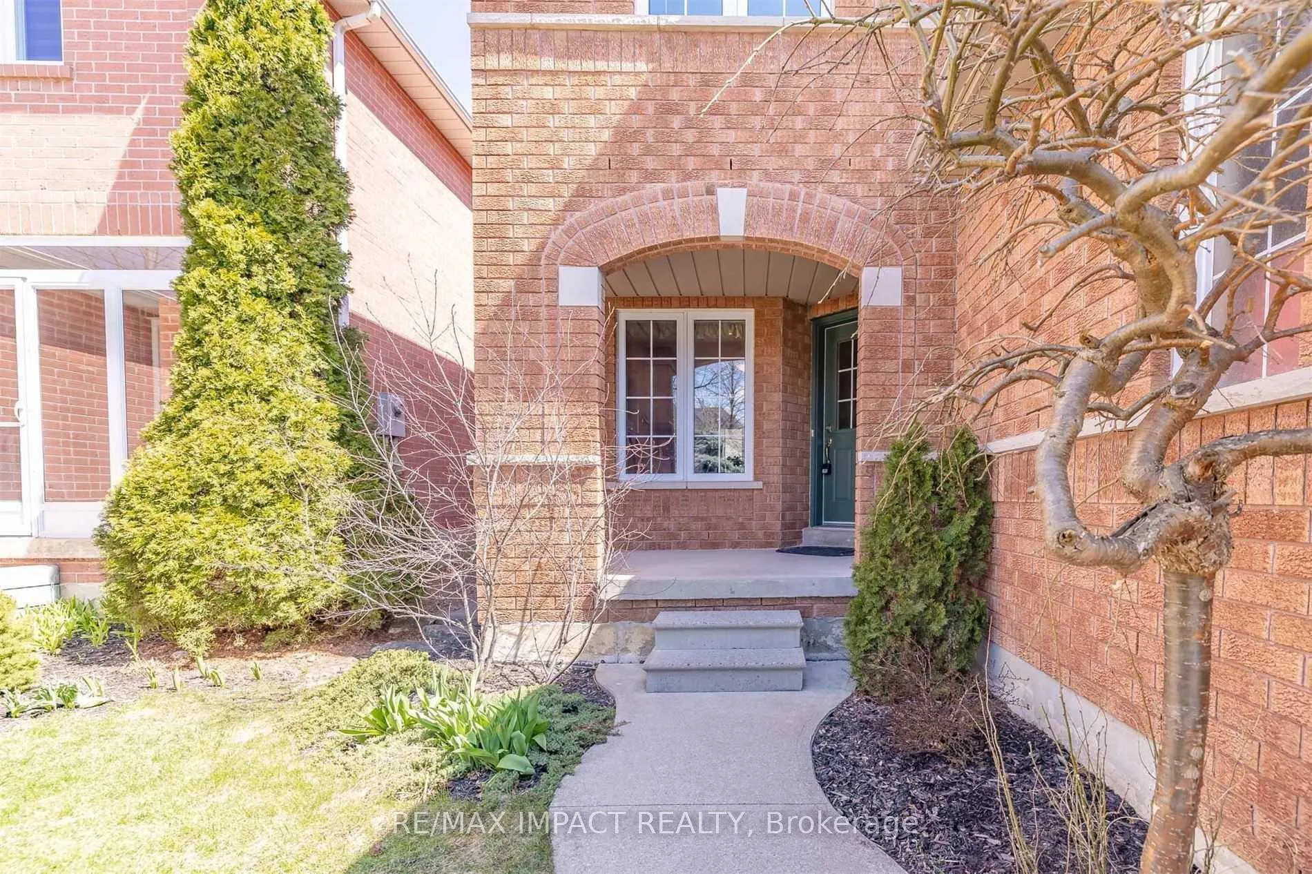 Photo 4 of 49 Hood Crescent, Brampton, Fletcher's West — HOMEH