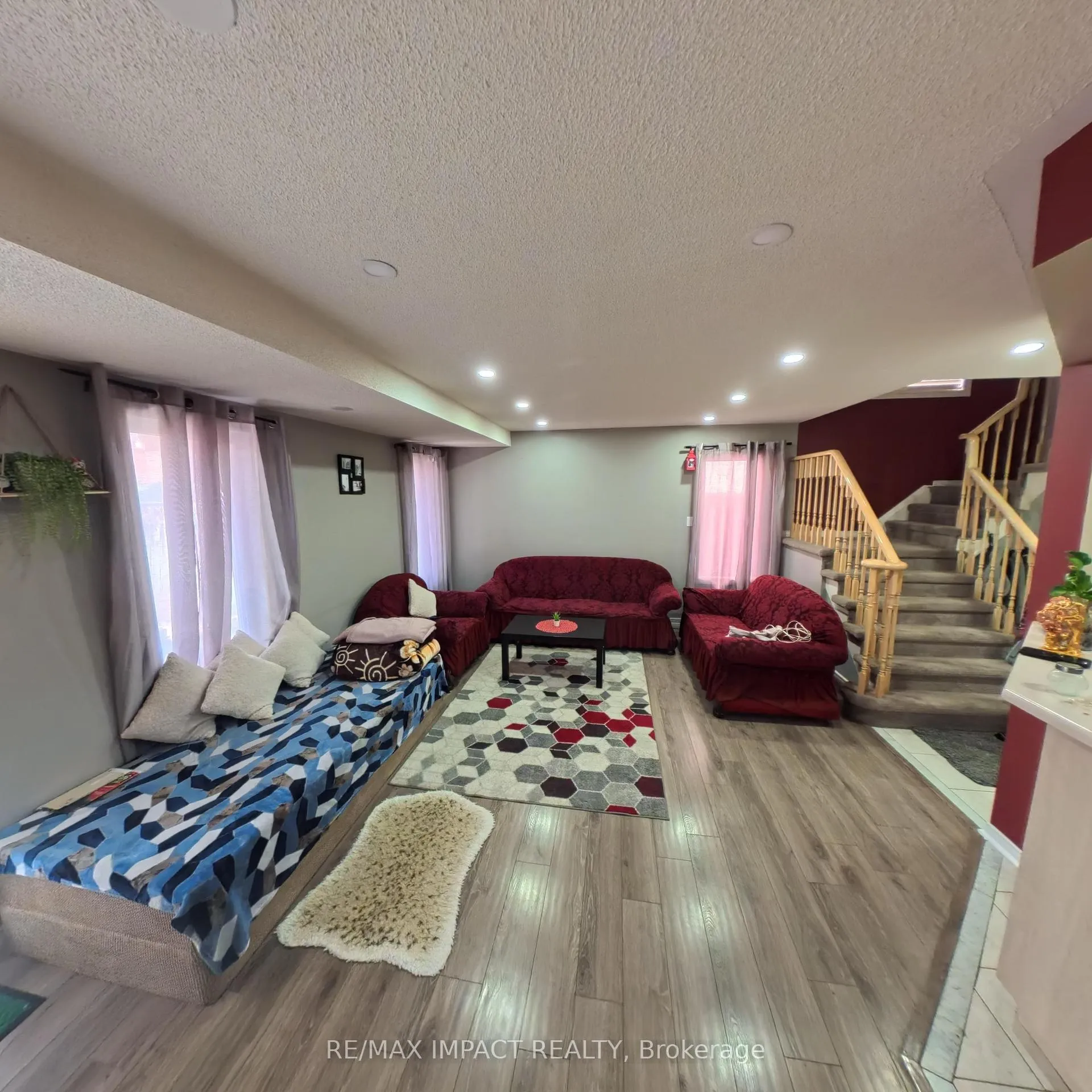 Photo 6 of 49 Hood Crescent, Brampton, Fletcher's West — HOMEH