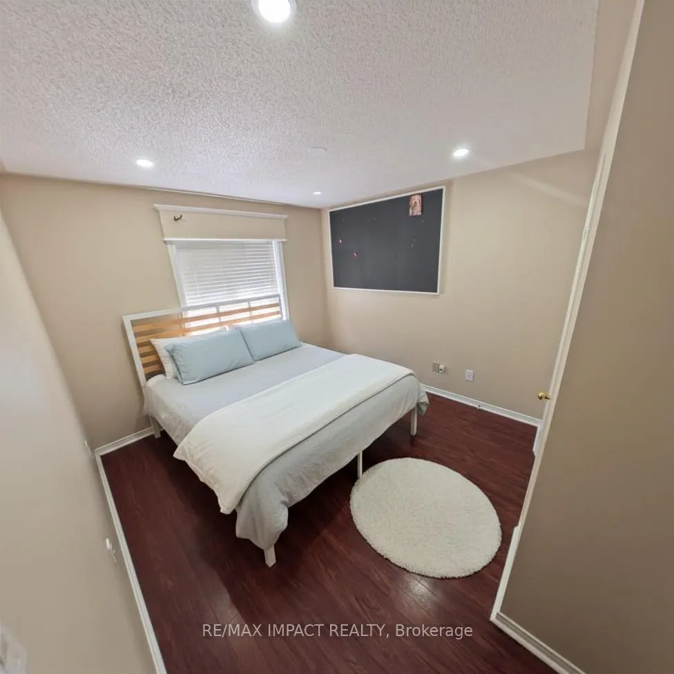 Photo 14 of 49 Hood Crescent, Brampton, Fletcher's West — HOMEH