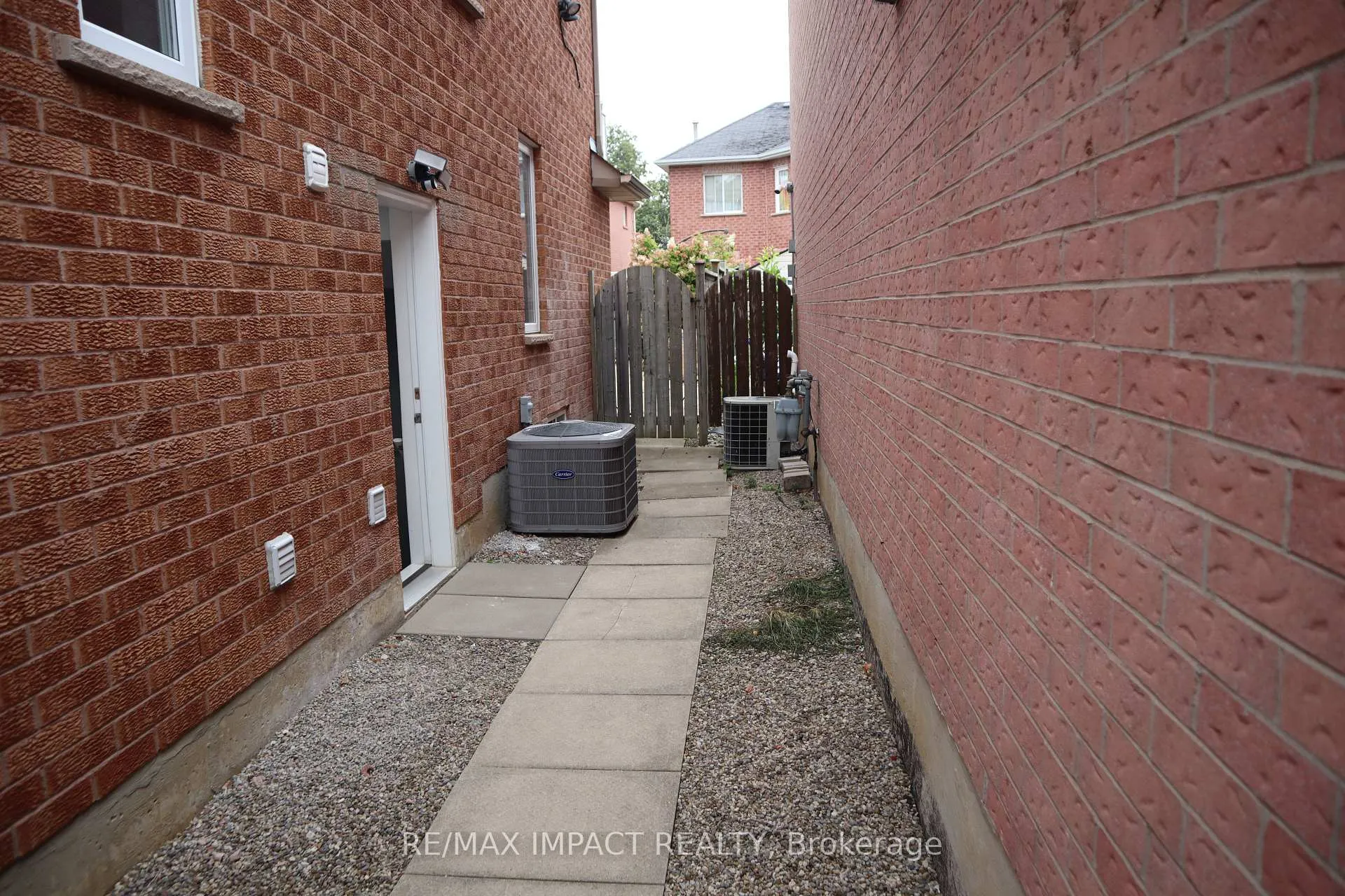 Photo 24 of 49 Hood Crescent, Brampton, Fletcher's West — HOMEH