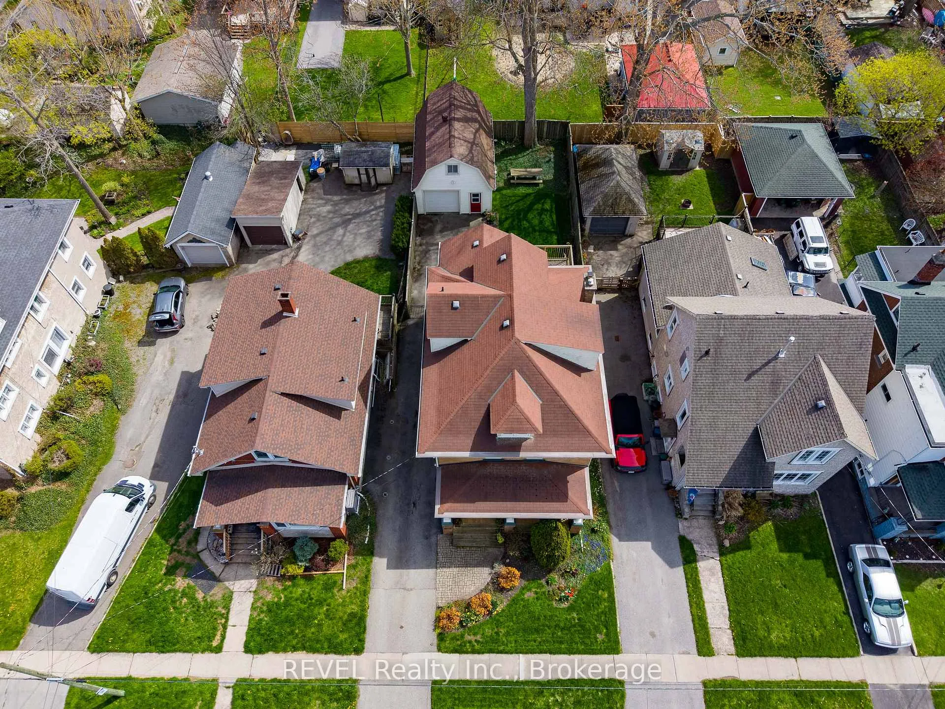 Photo 3 of 218 Kent Street, Port Colborne, Sugarloaf — HOMEH