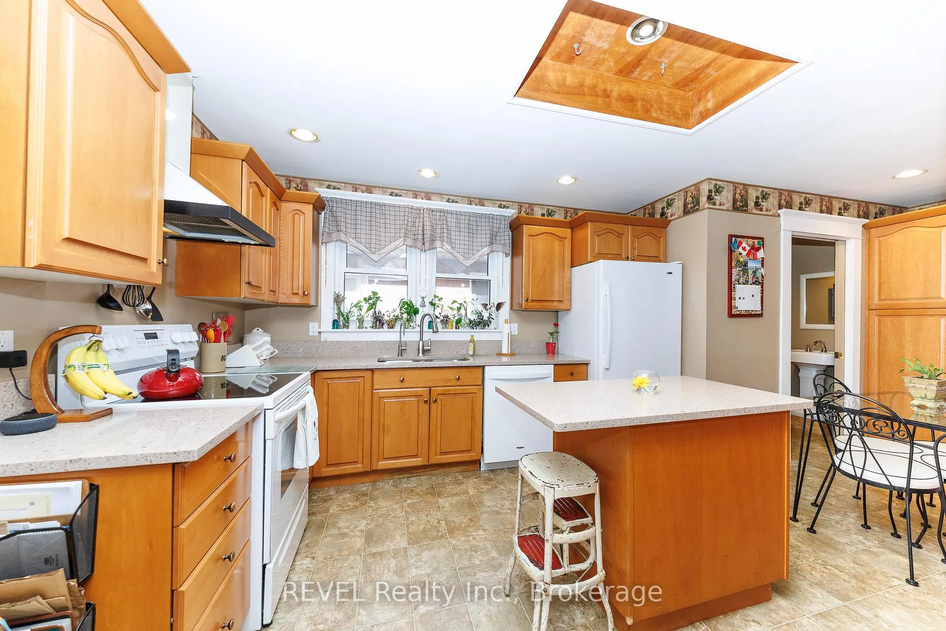 Photo 14 of 218 Kent Street, Port Colborne, Sugarloaf — HOMEH