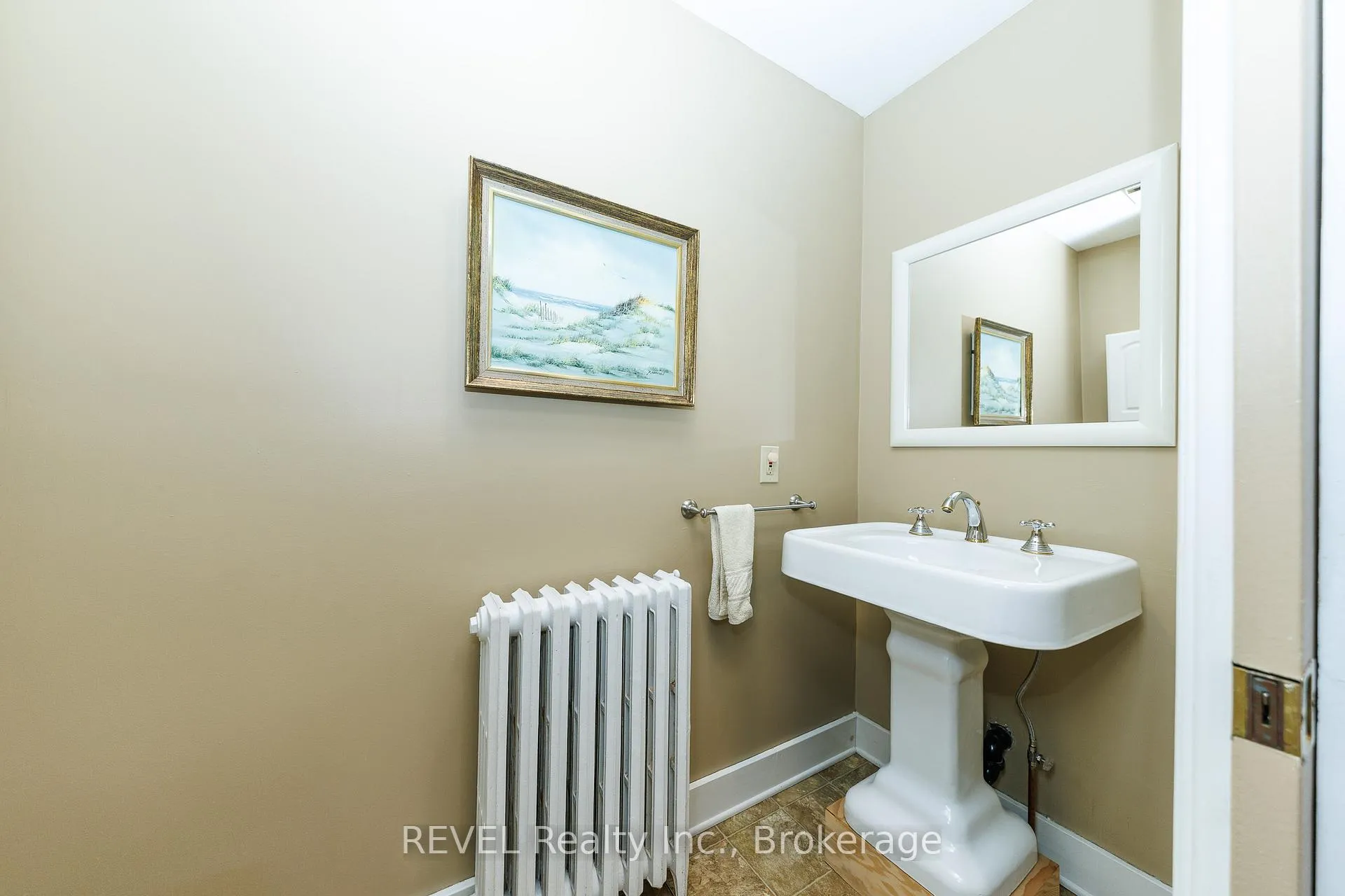 Photo 20 of 218 Kent Street, Port Colborne, Sugarloaf — HOMEH
