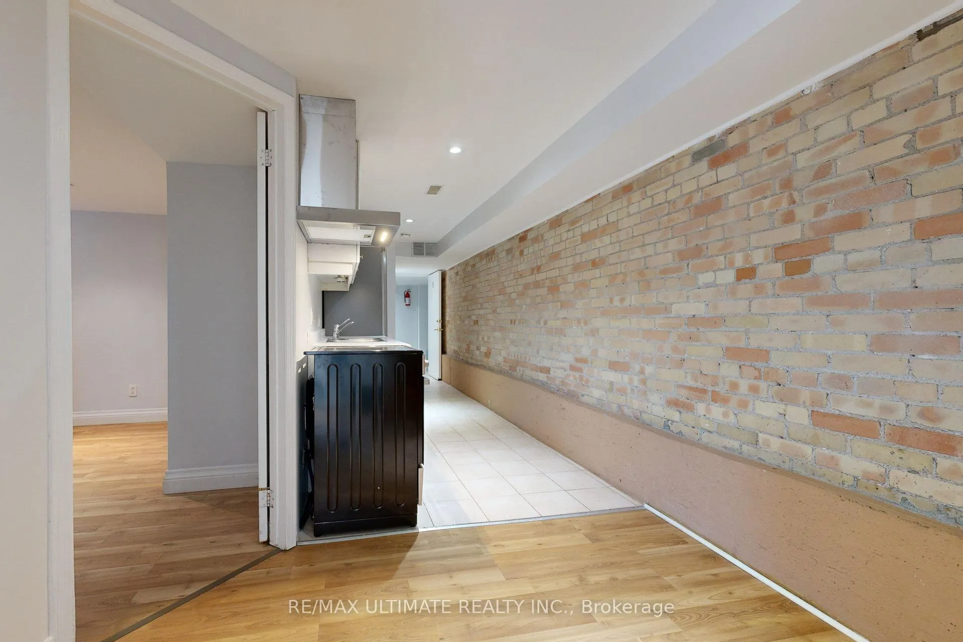 Photo 2 of Unit 5, 470 Oriole Parkway, Toronto, Forest Hill South — HOMEH