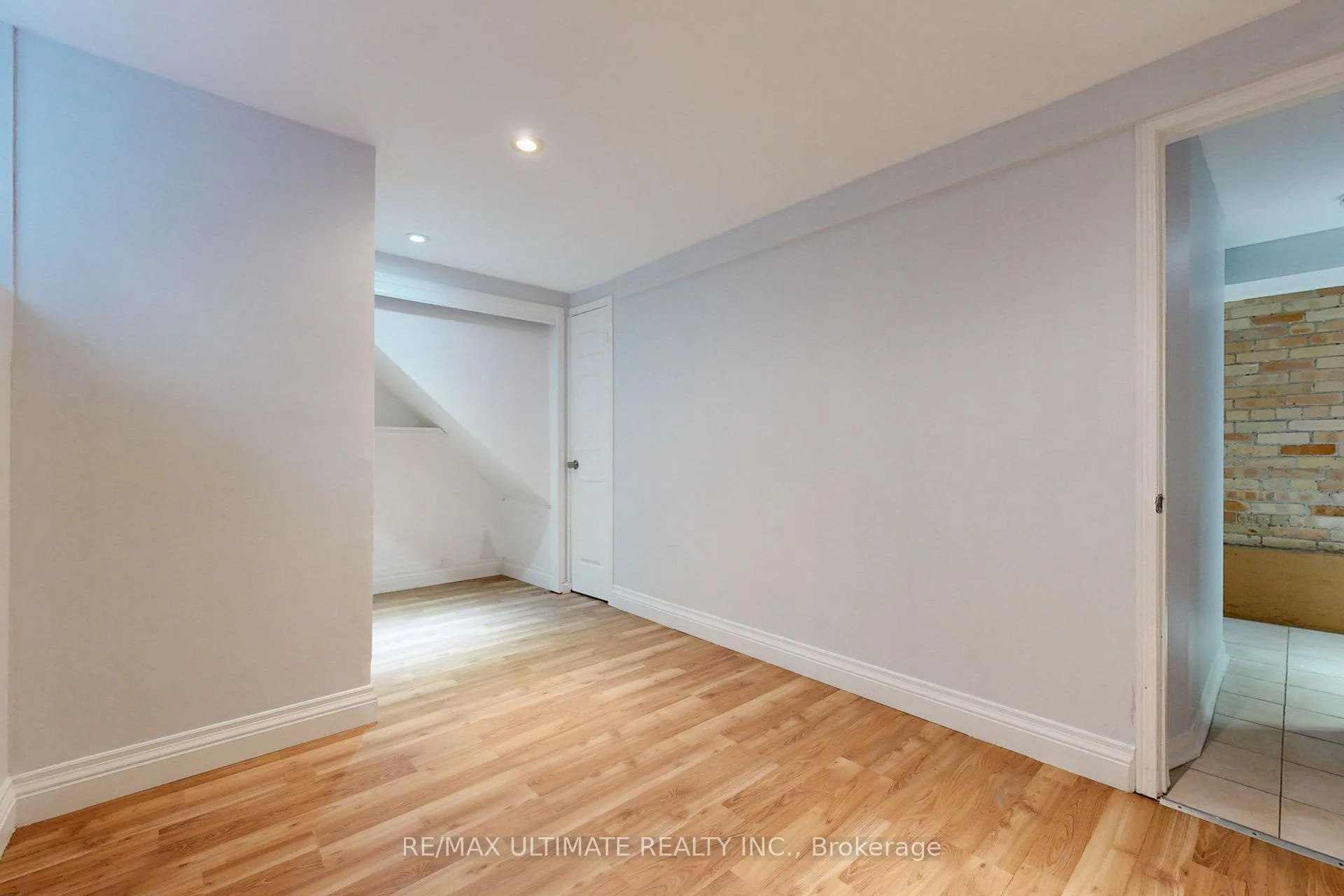 Photo 4 of Unit 5, 470 Oriole Parkway, Toronto, Forest Hill South — HOMEH