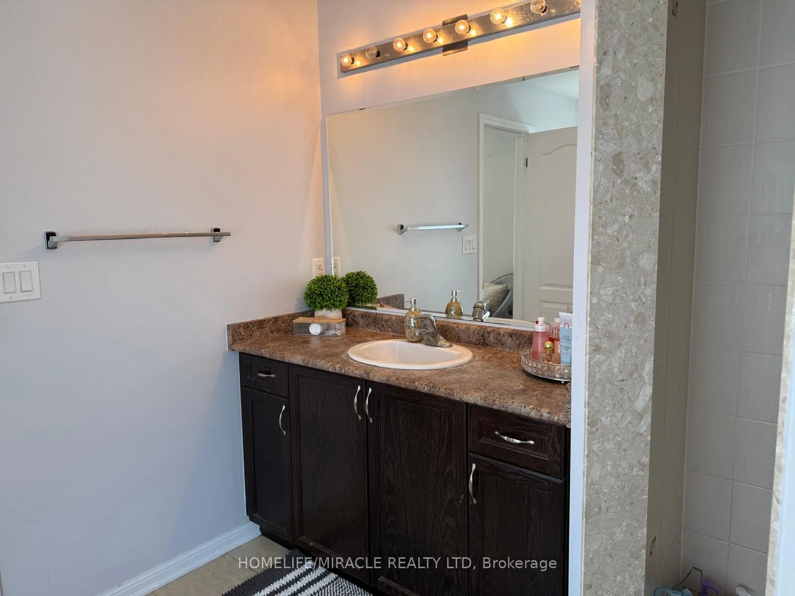 Photo 16 of 23 Dalton Drive, Cambridge, Silver Heights — HOMEH