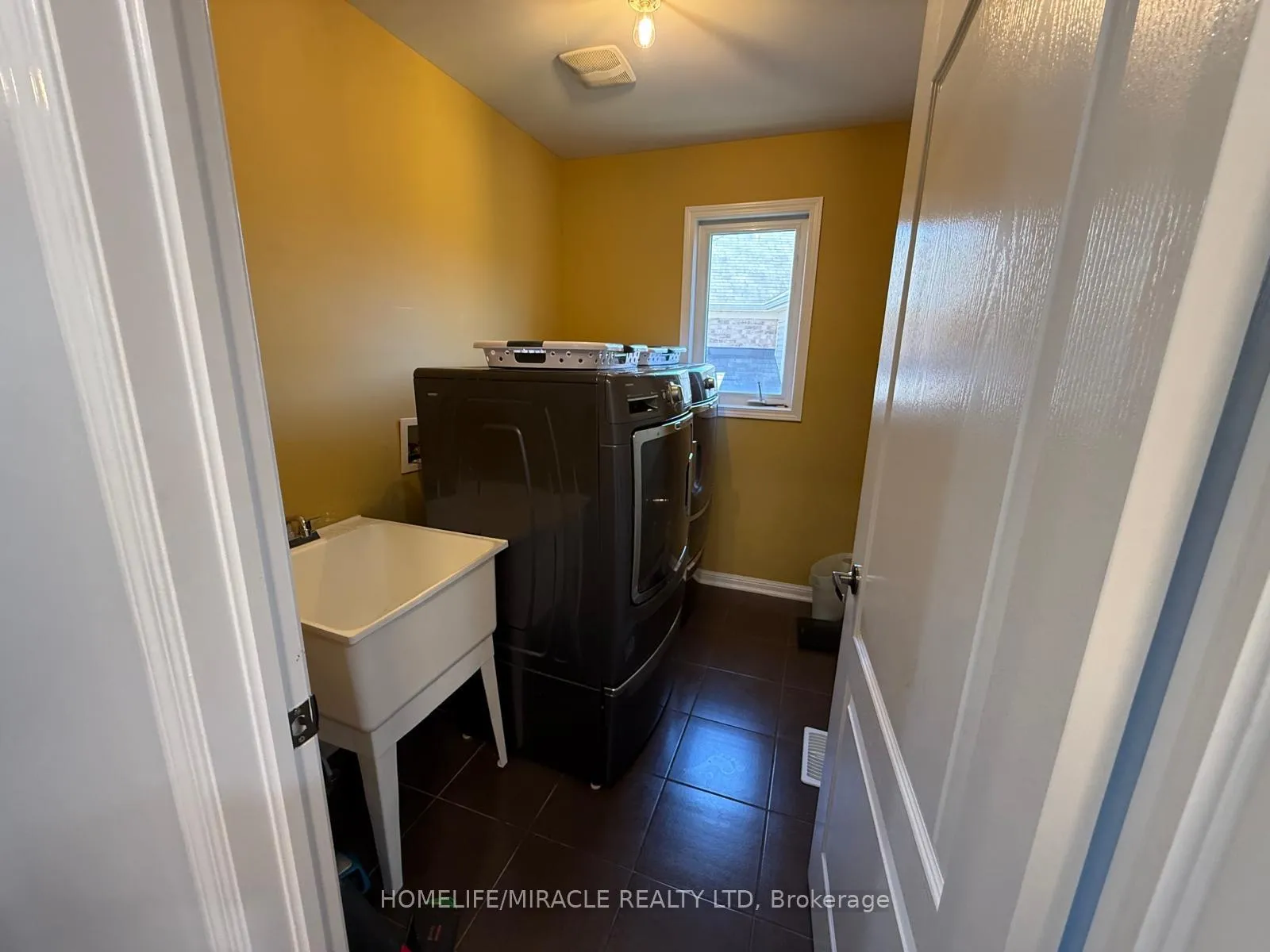 Photo 21 of 23 Dalton Drive, Cambridge, Silver Heights — HOMEH